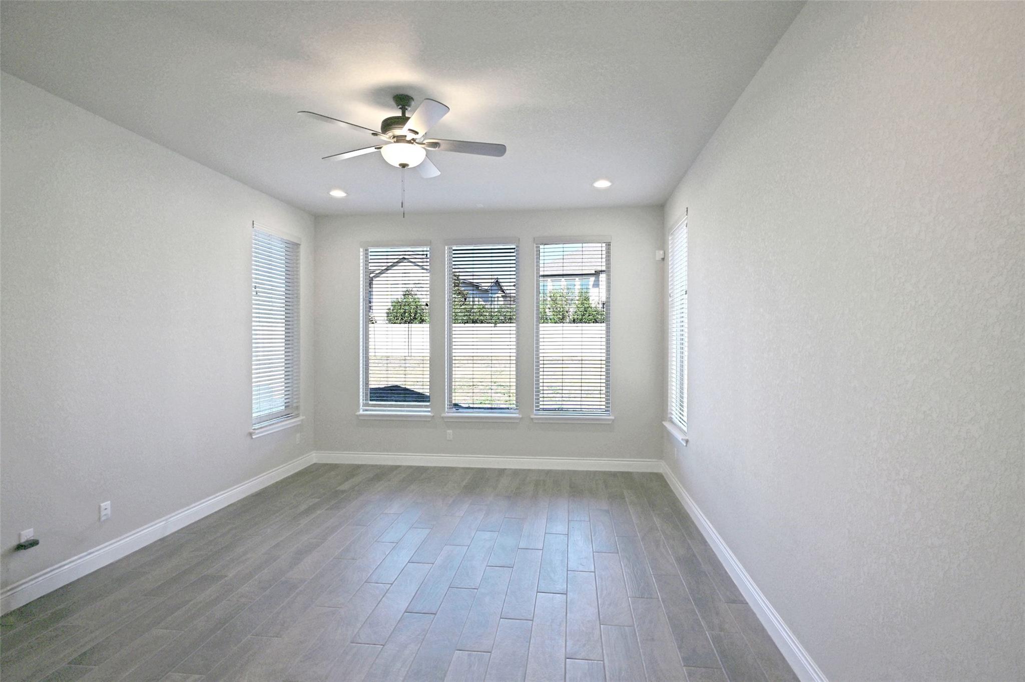 Image 14 of 32 For 588 Vale Ct 