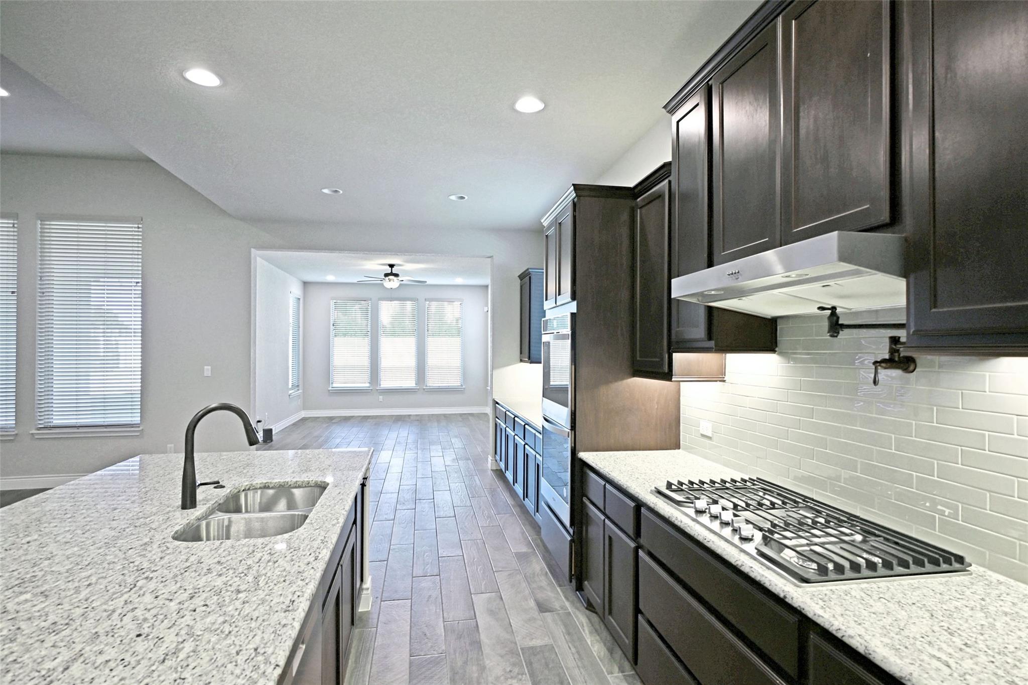 Image 15 of 32 For 588 Vale Ct 