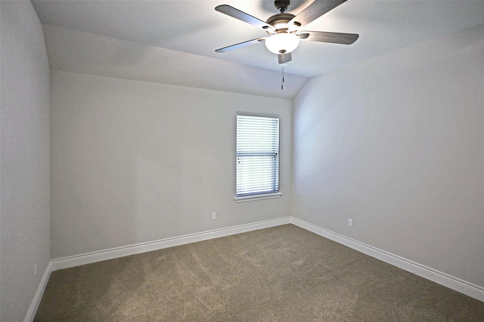 Image 16 of 32 For 588 Vale Ct 