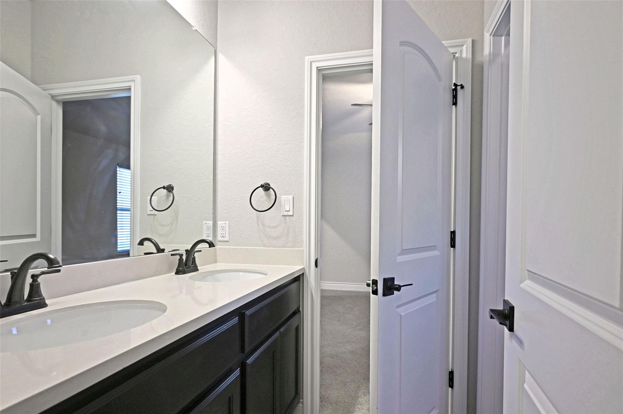 Image 17 of 32 For 588 Vale Ct 