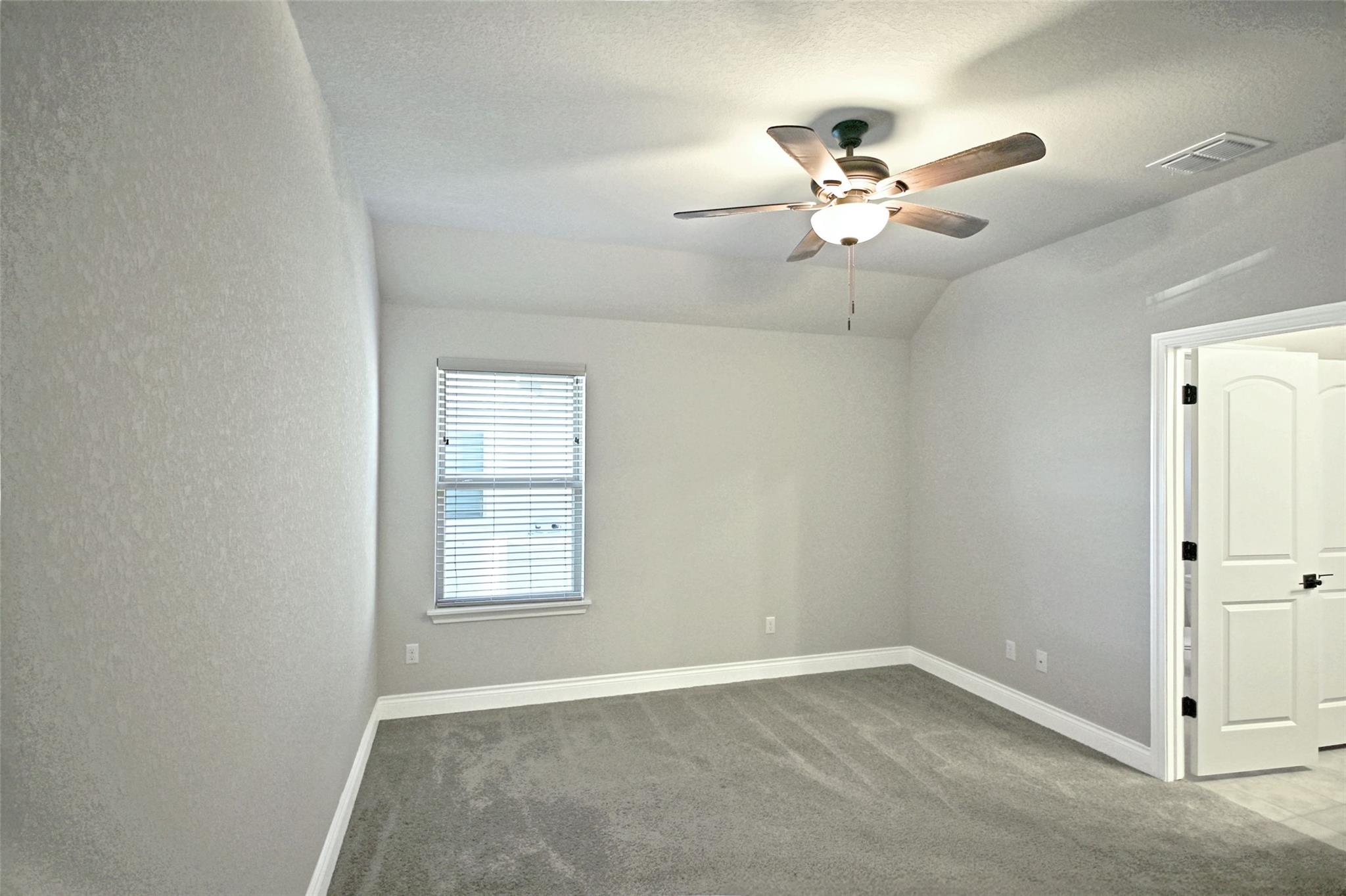 Image 19 of 32 For 588 Vale Ct 