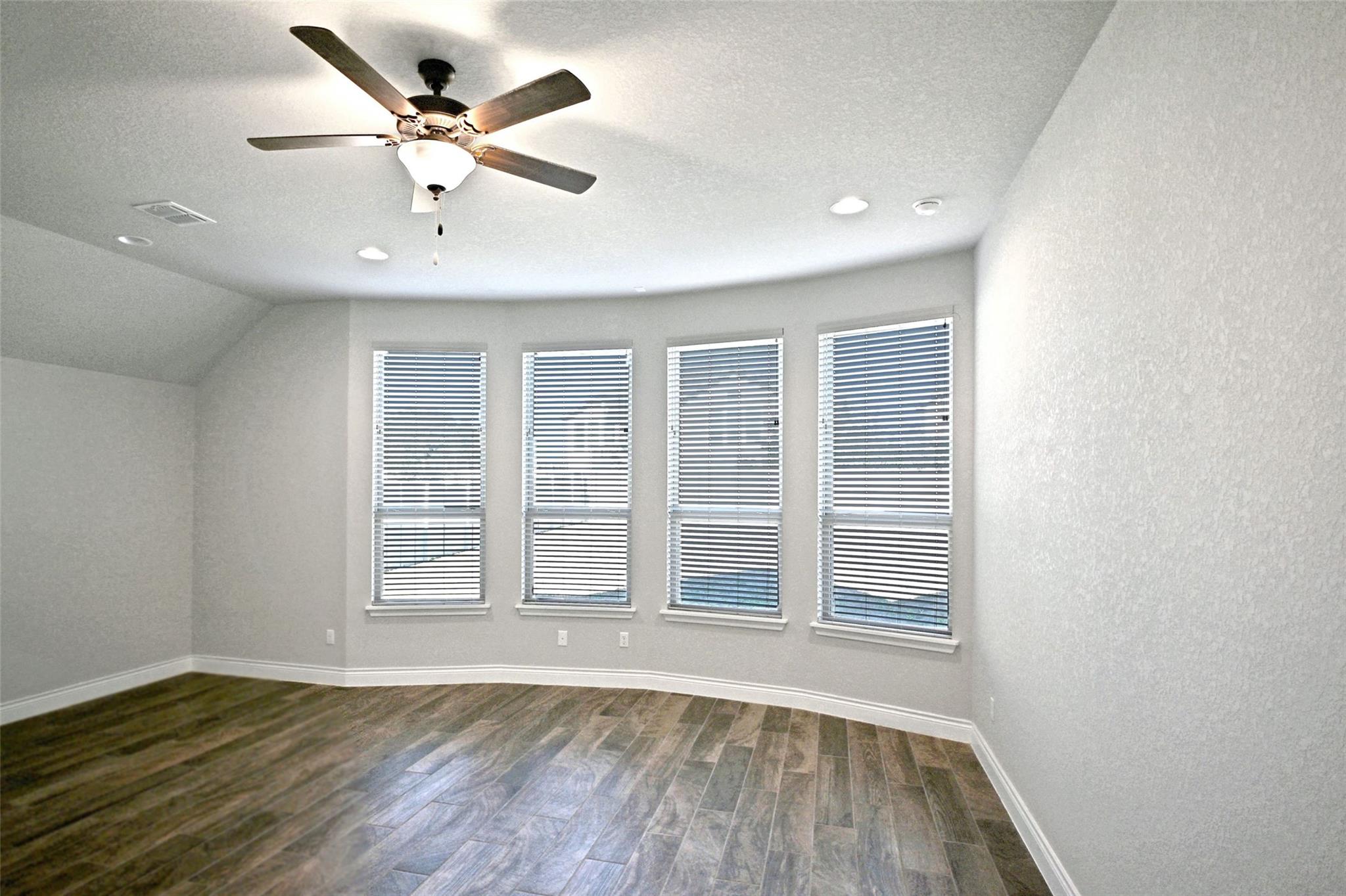 Image 21 of 32 For 588 Vale Ct 