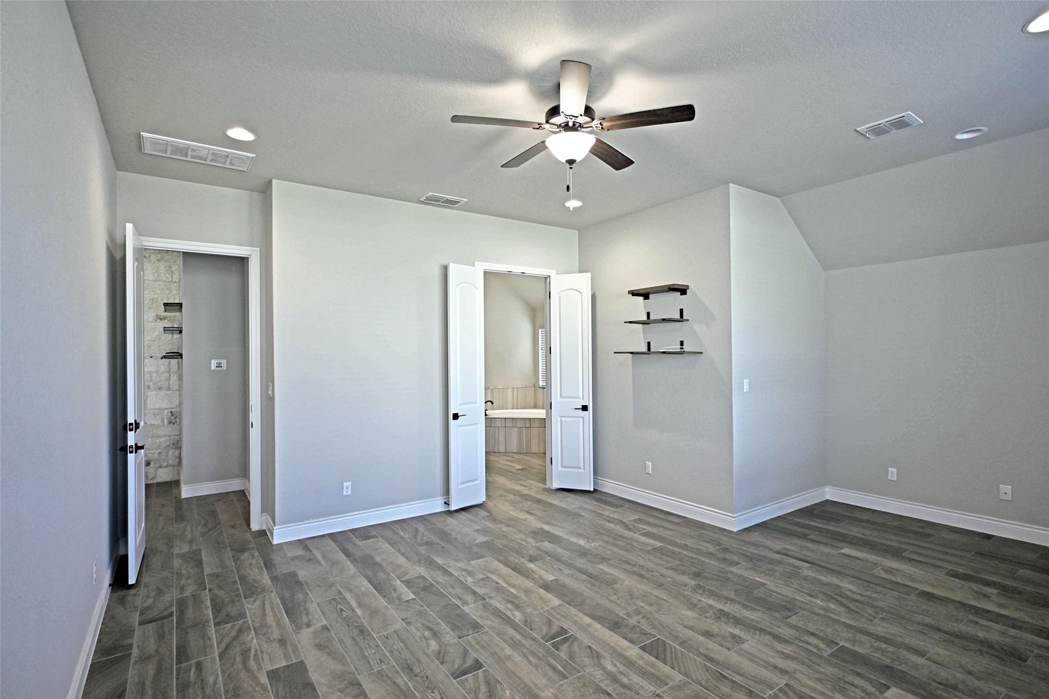 Image 22 of 32 For 588 Vale Ct 