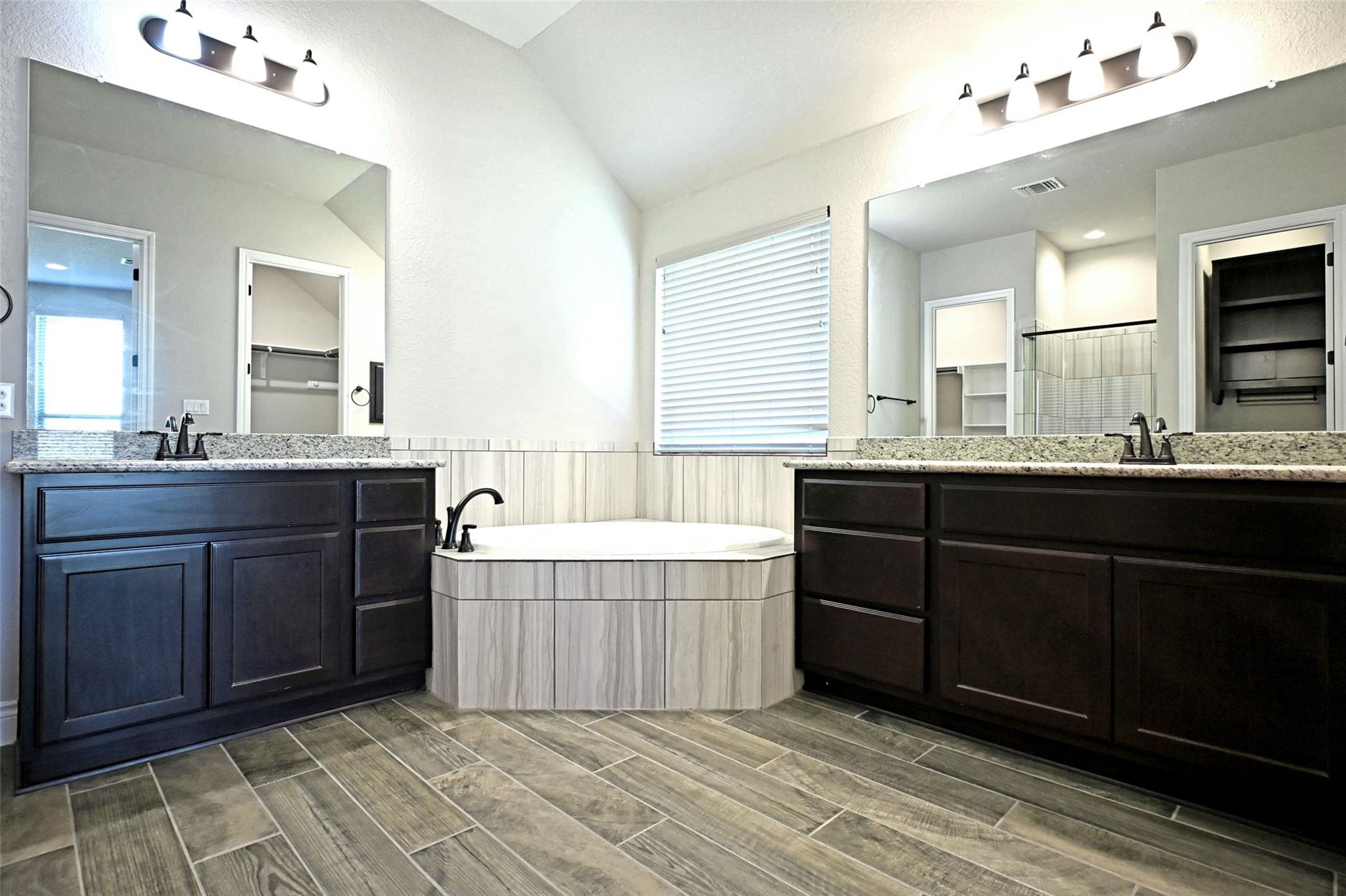 Image 23 of 32 For 588 Vale Ct 