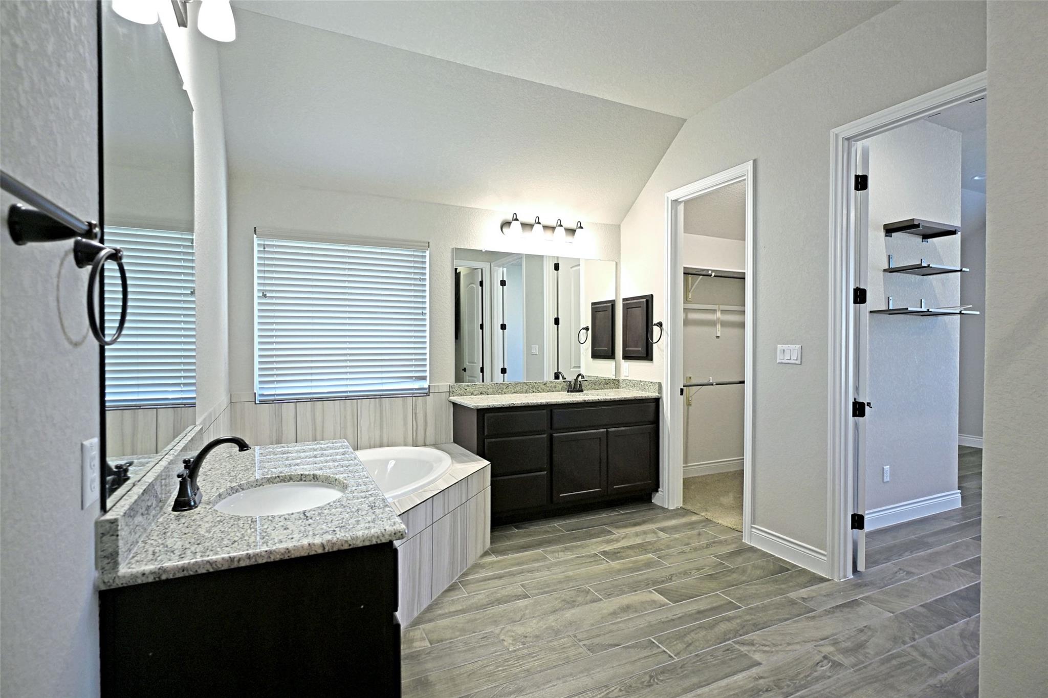 Image 25 of 32 For 588 Vale Ct 