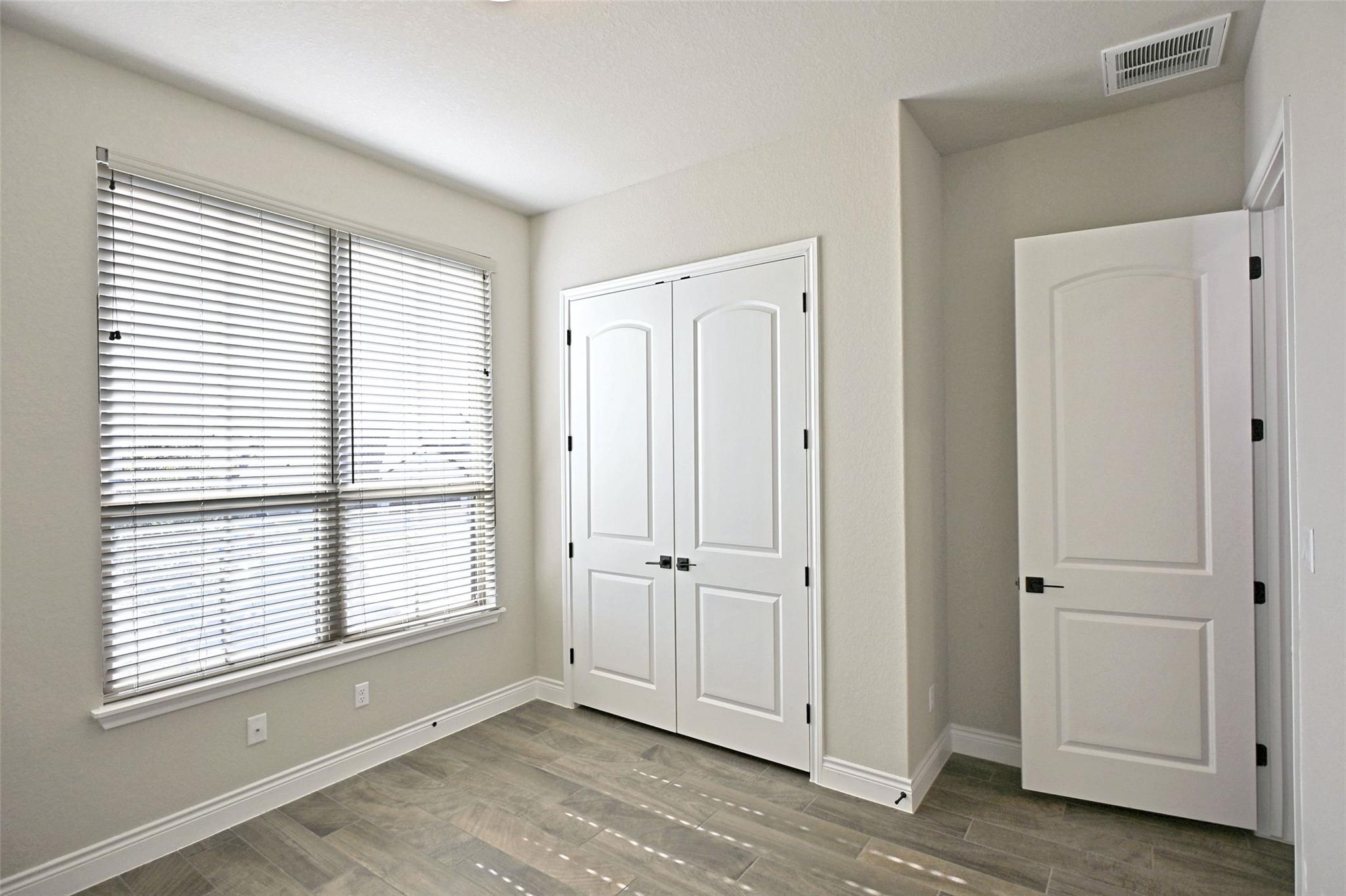 Image 3 of 32 For 588 Vale Ct 