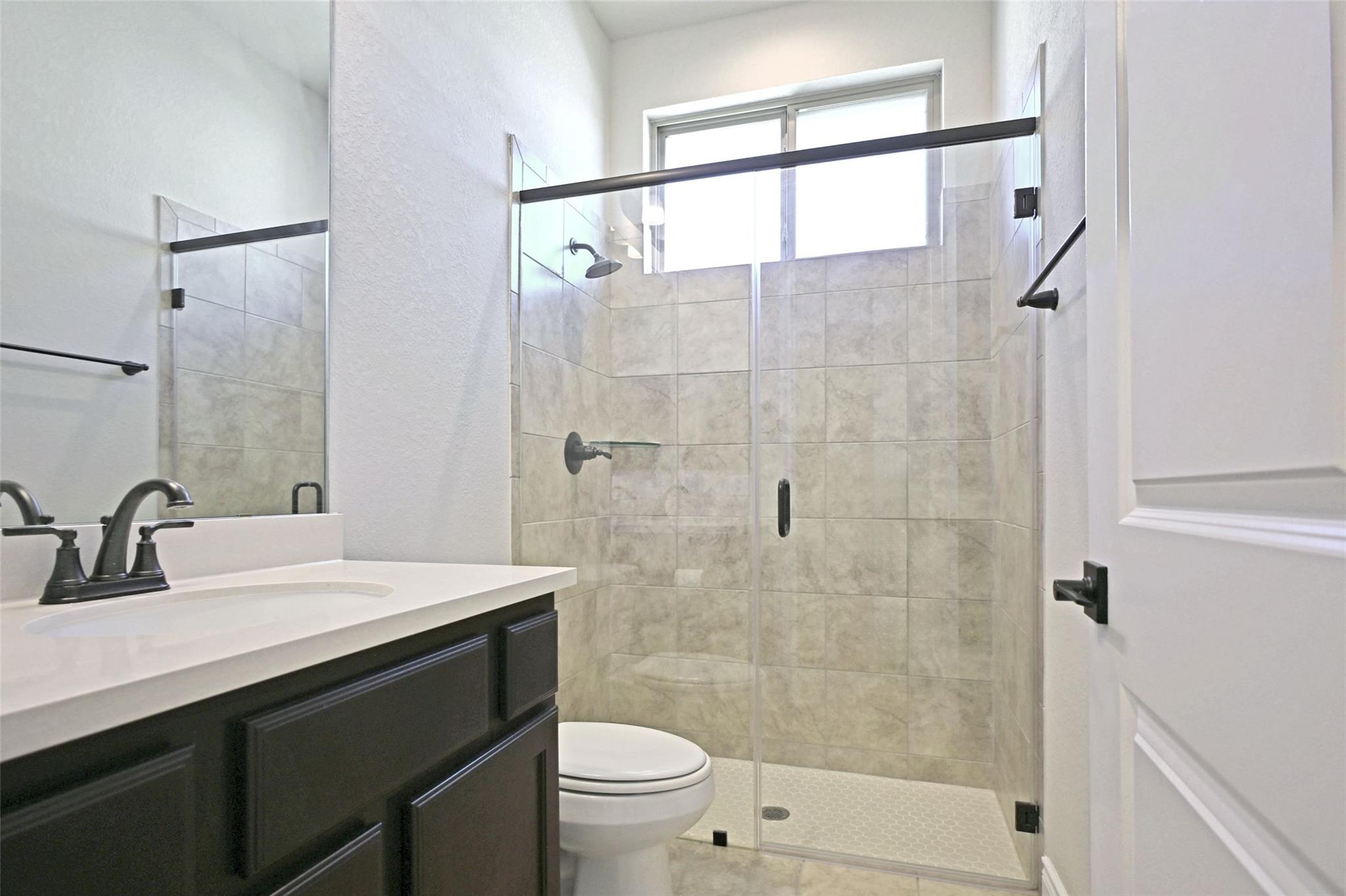 Image 5 of 32 For 588 Vale Ct 