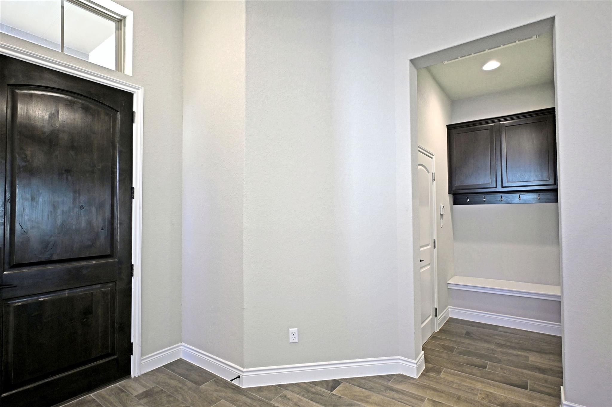 Image 6 of 32 For 588 Vale Ct 