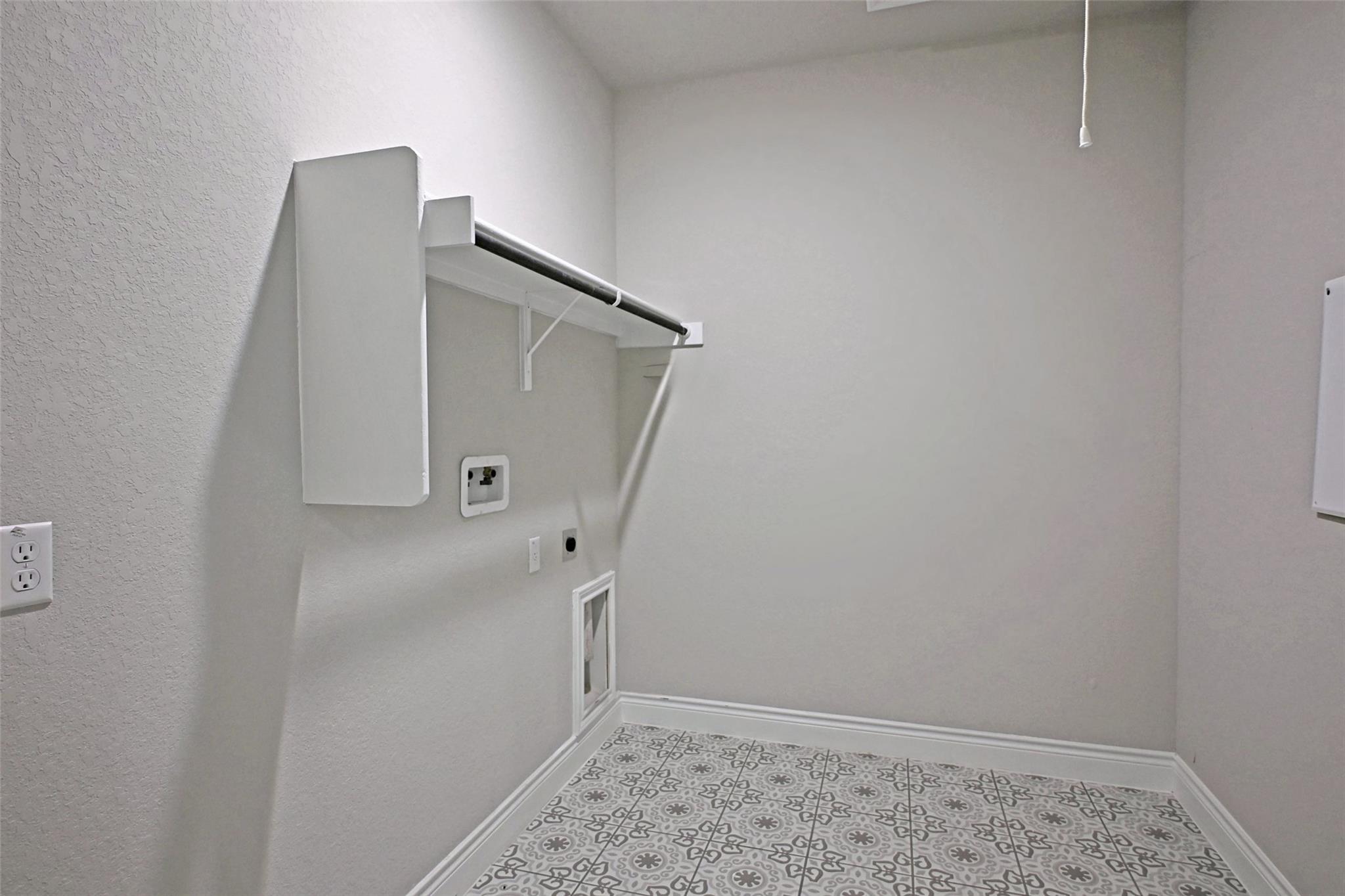 Image 7 of 32 For 588 Vale Ct 