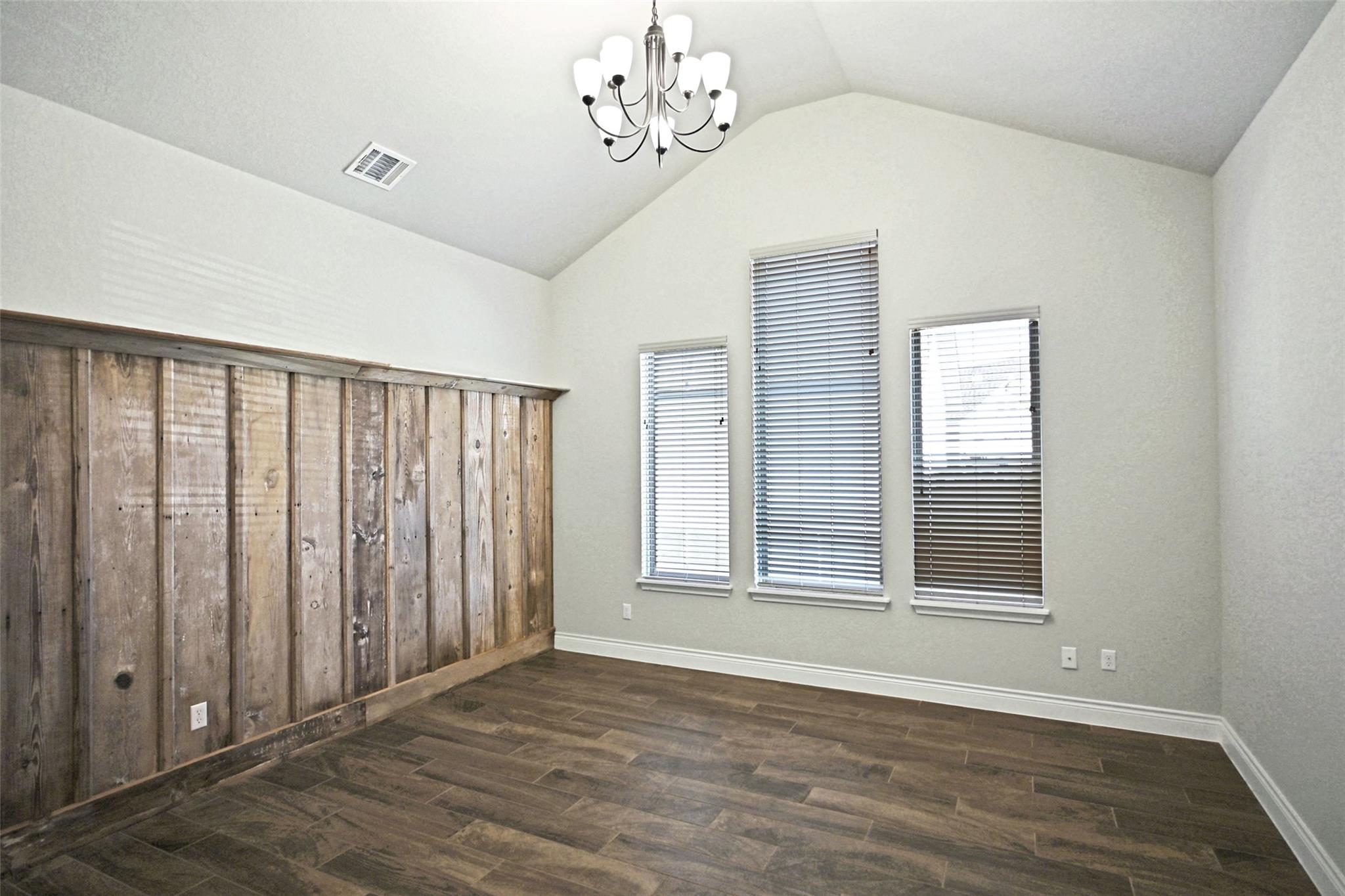 Image 8 of 32 For 588 Vale Ct 