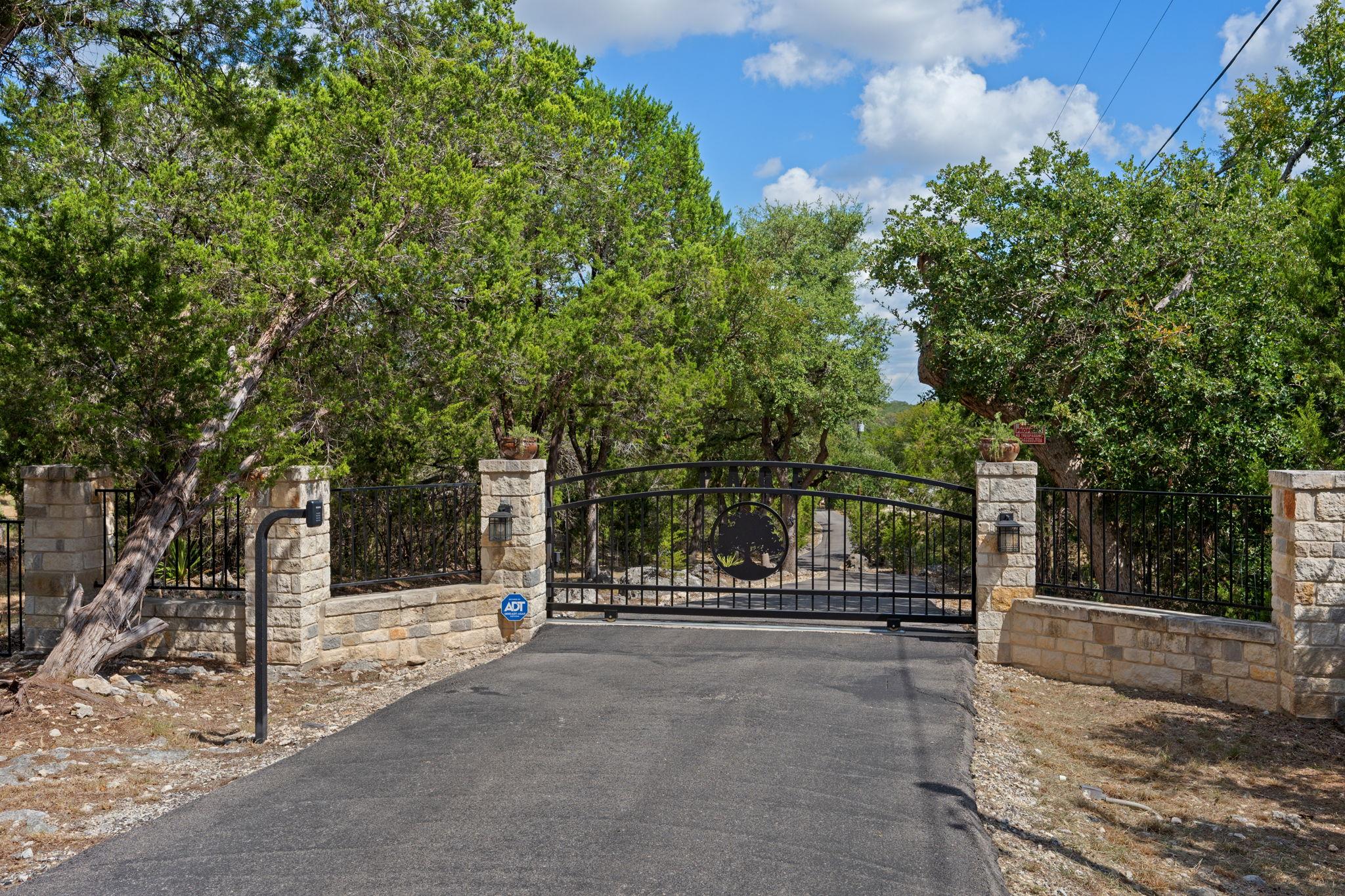 Image 2 of 40 For 864 Coyote Ridge Dr