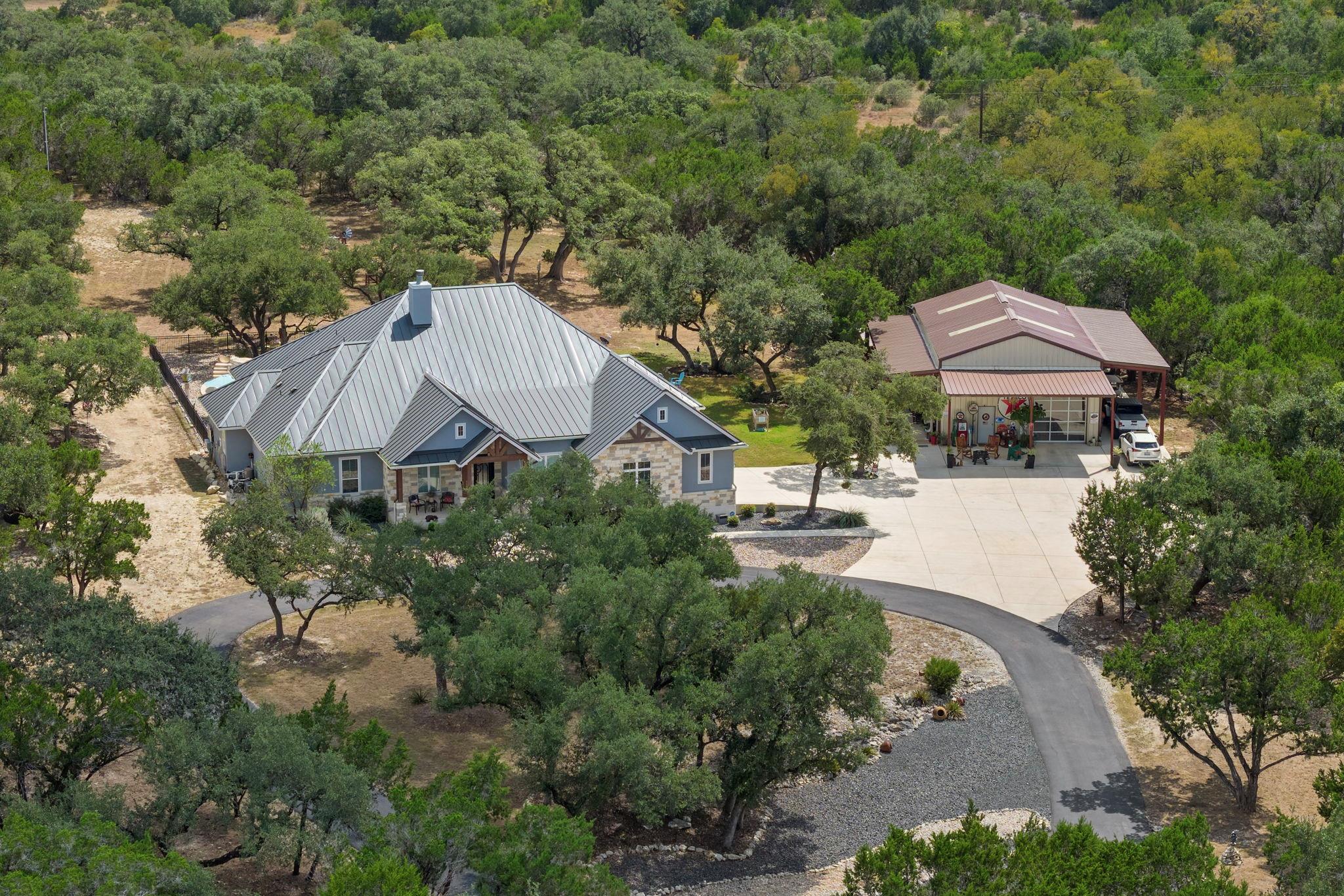 Image 3 of 40 For 864 Coyote Ridge Dr