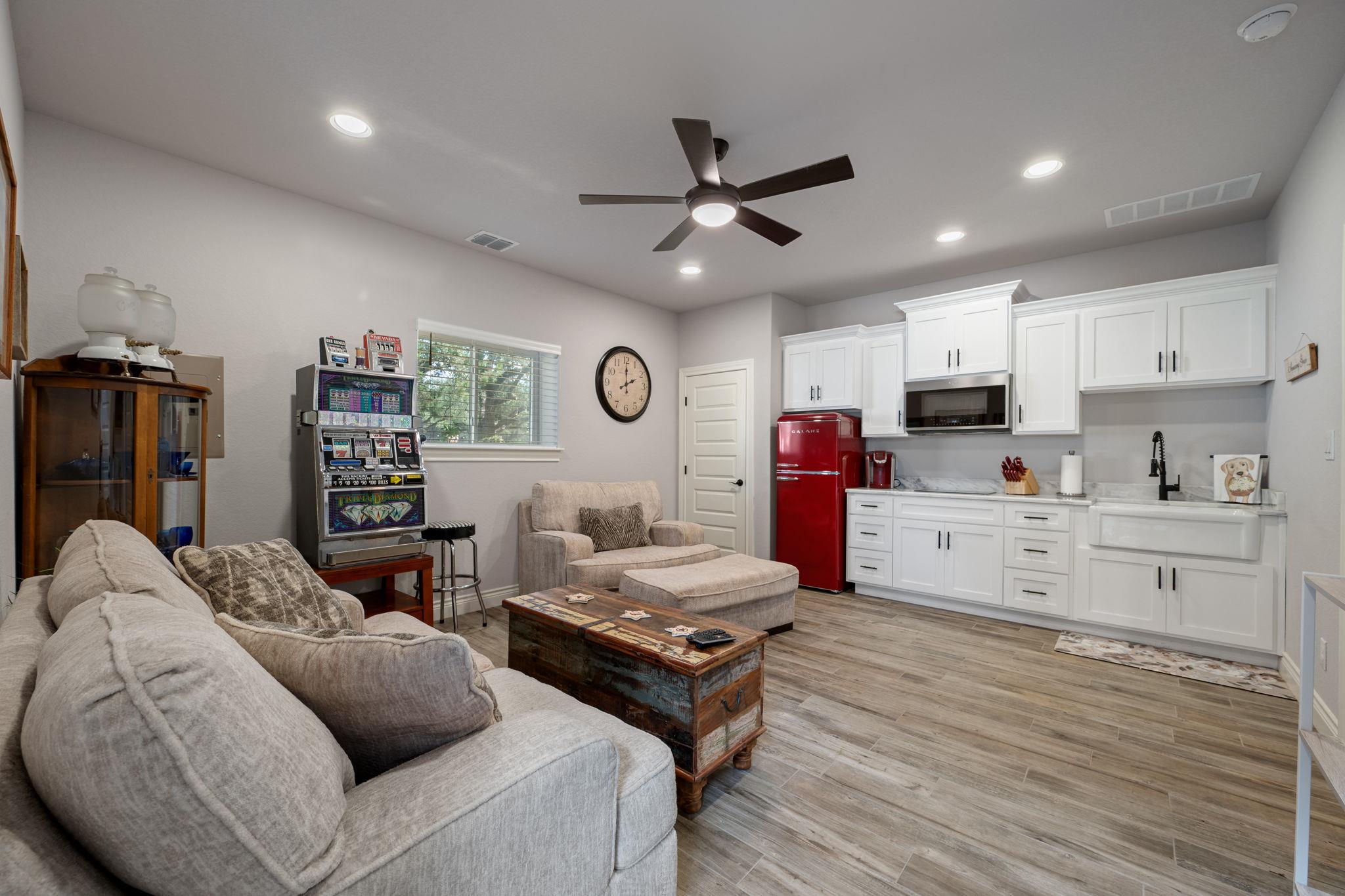 Image 35 of 40 For 864 Coyote Ridge Dr
