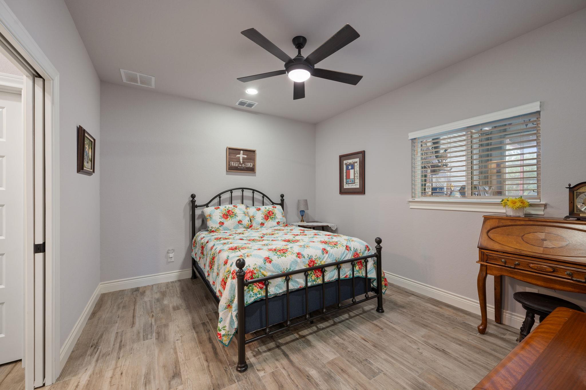 Image 36 of 40 For 864 Coyote Ridge Dr