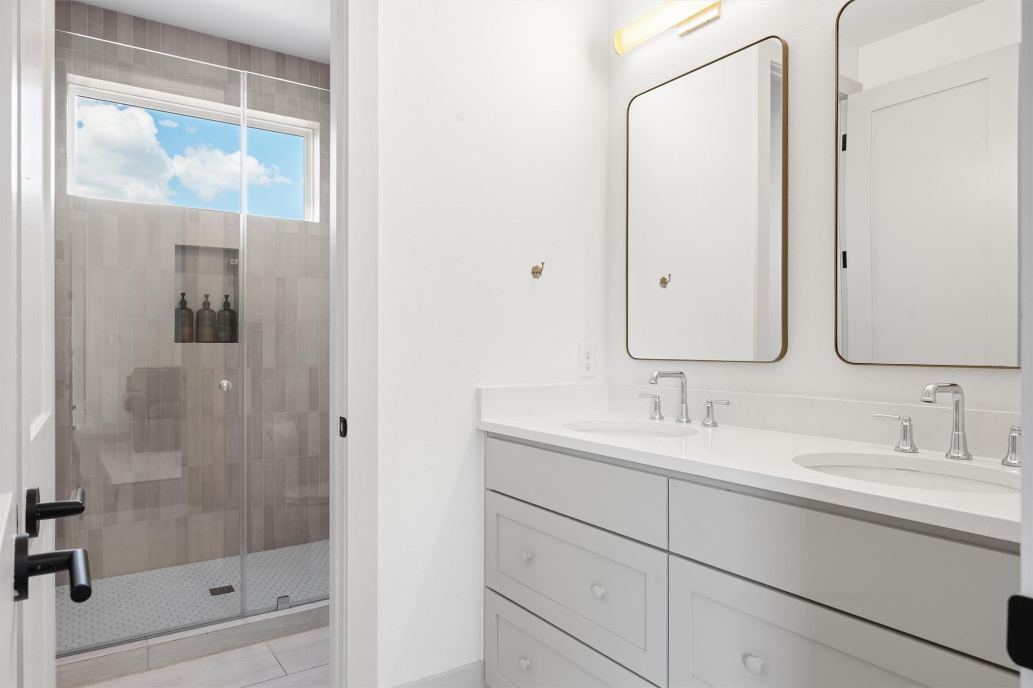 Image 27 of 40 For 7308 Admirals Park Dr