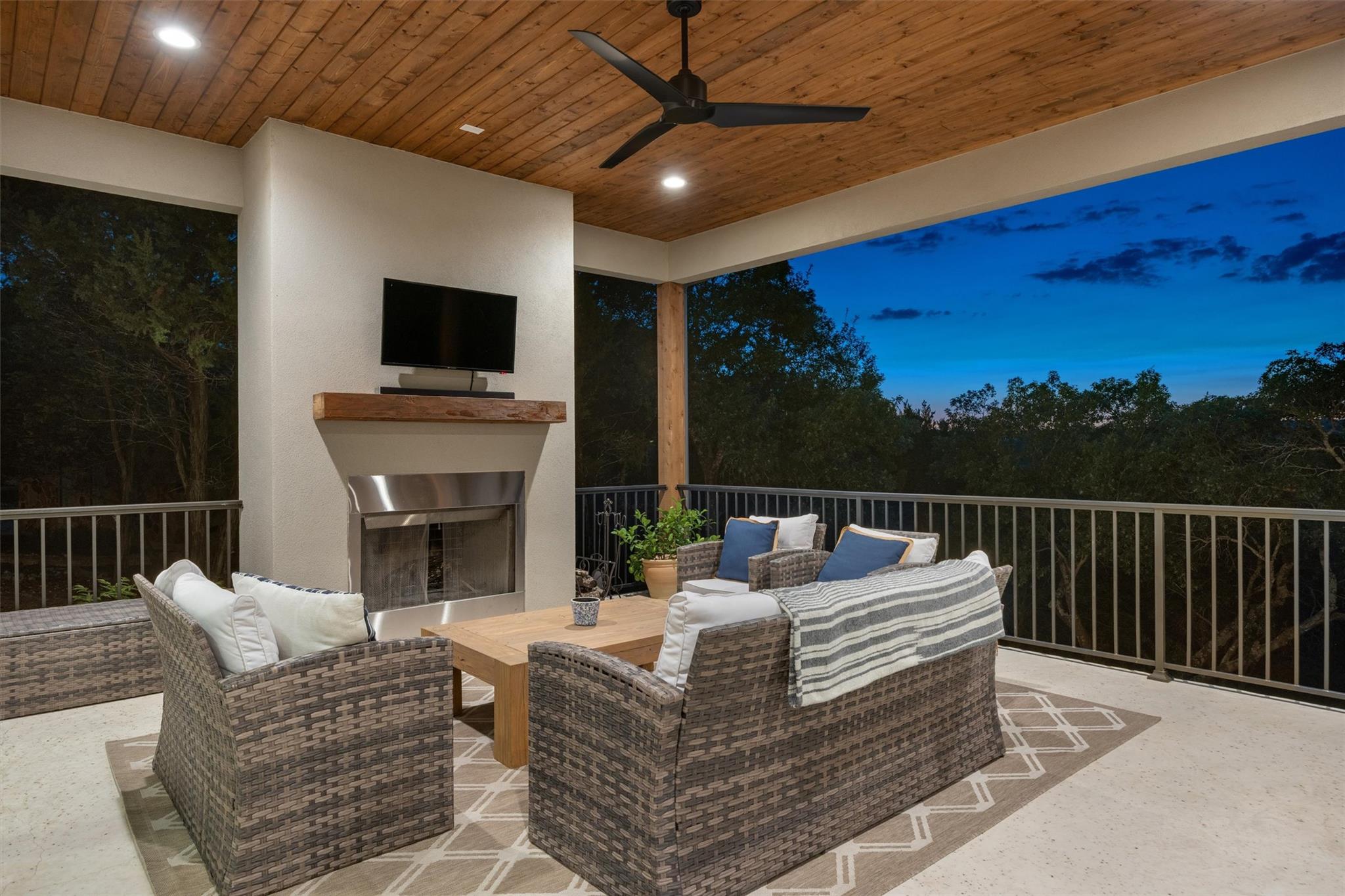 Image 33 of 40 For 7308 Admirals Park Dr