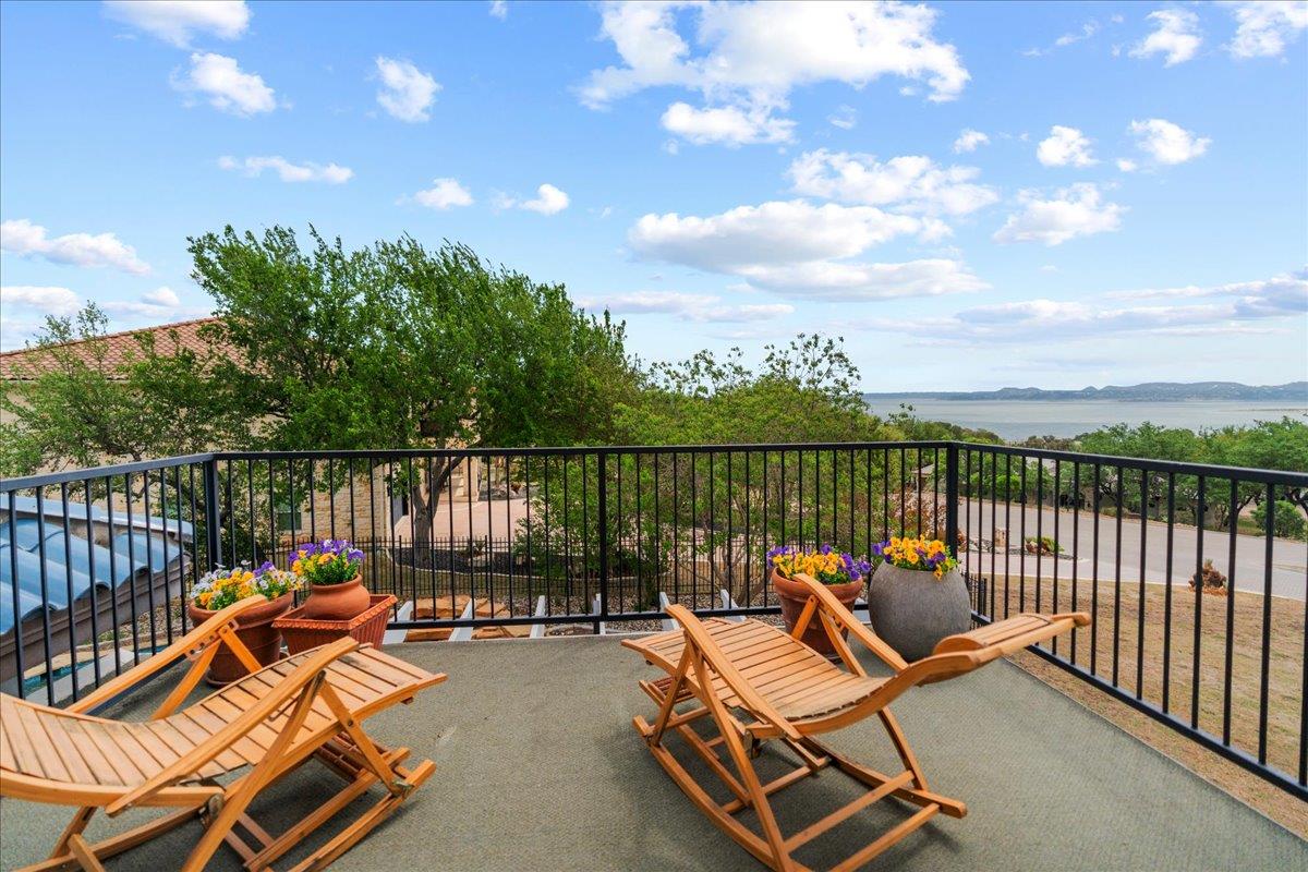 Image 15 of 33 For 829 Kings Point Dr