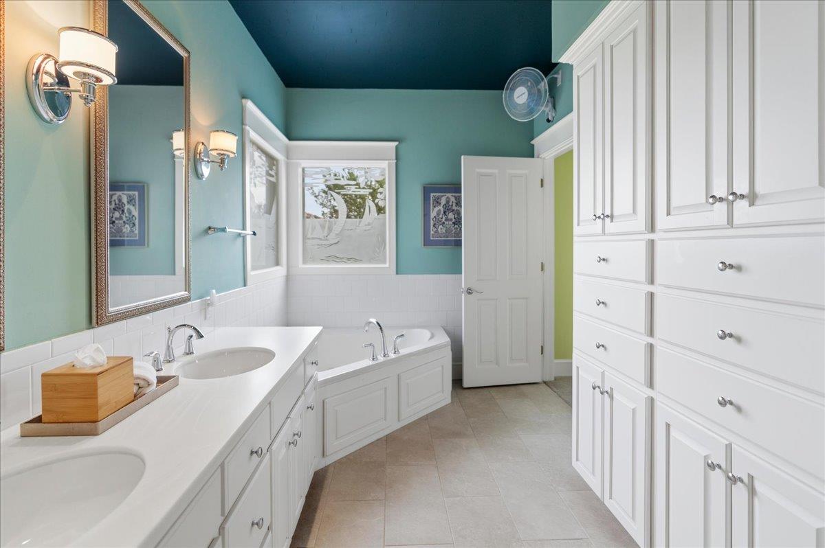 Image 17 of 33 For 829 Kings Point Dr