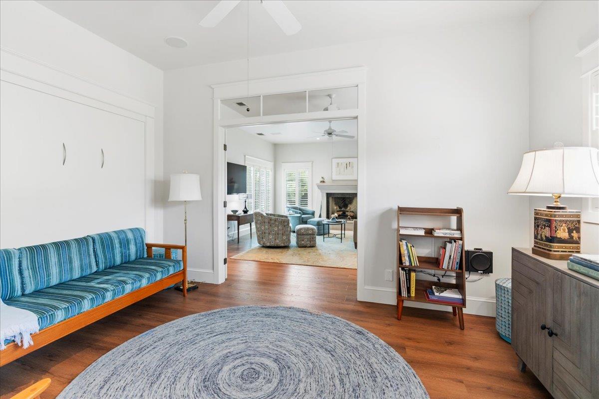 Image 21 of 33 For 829 Kings Point Dr