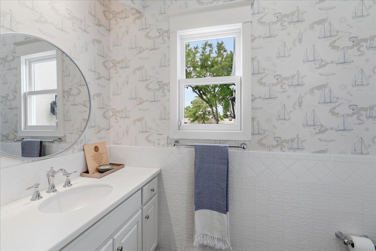 Image 22 of 33 For 829 Kings Point Dr