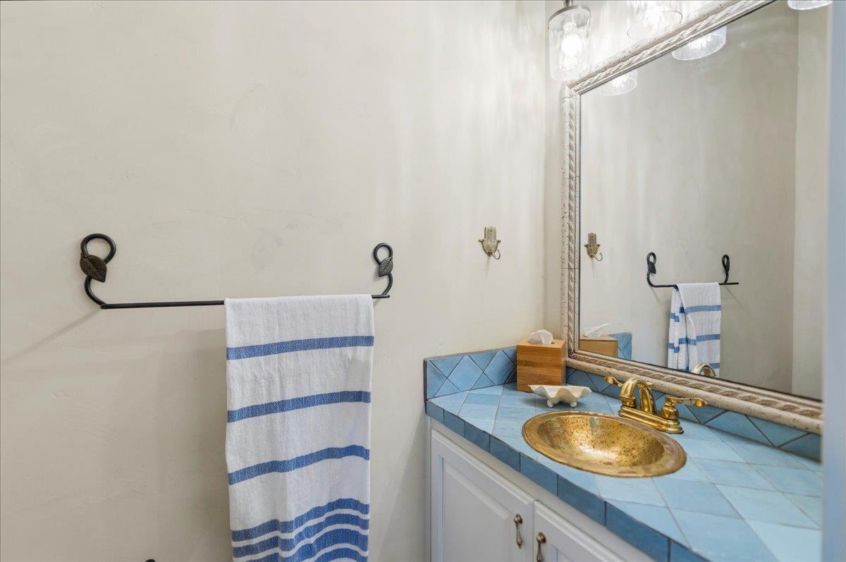 Image 23 of 33 For 829 Kings Point Dr