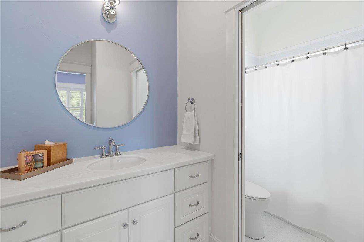 Image 25 of 33 For 829 Kings Point Dr