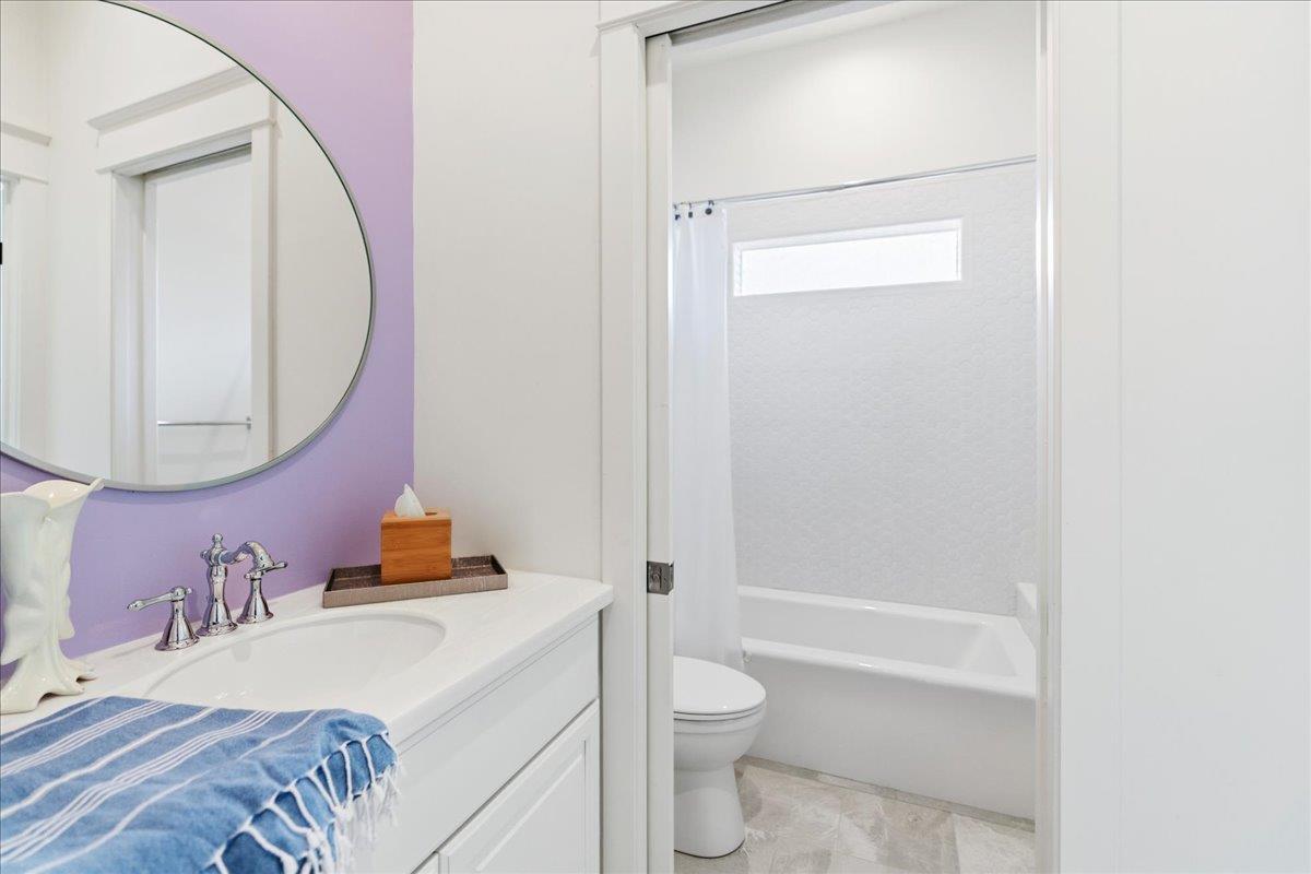 Image 27 of 33 For 829 Kings Point Dr