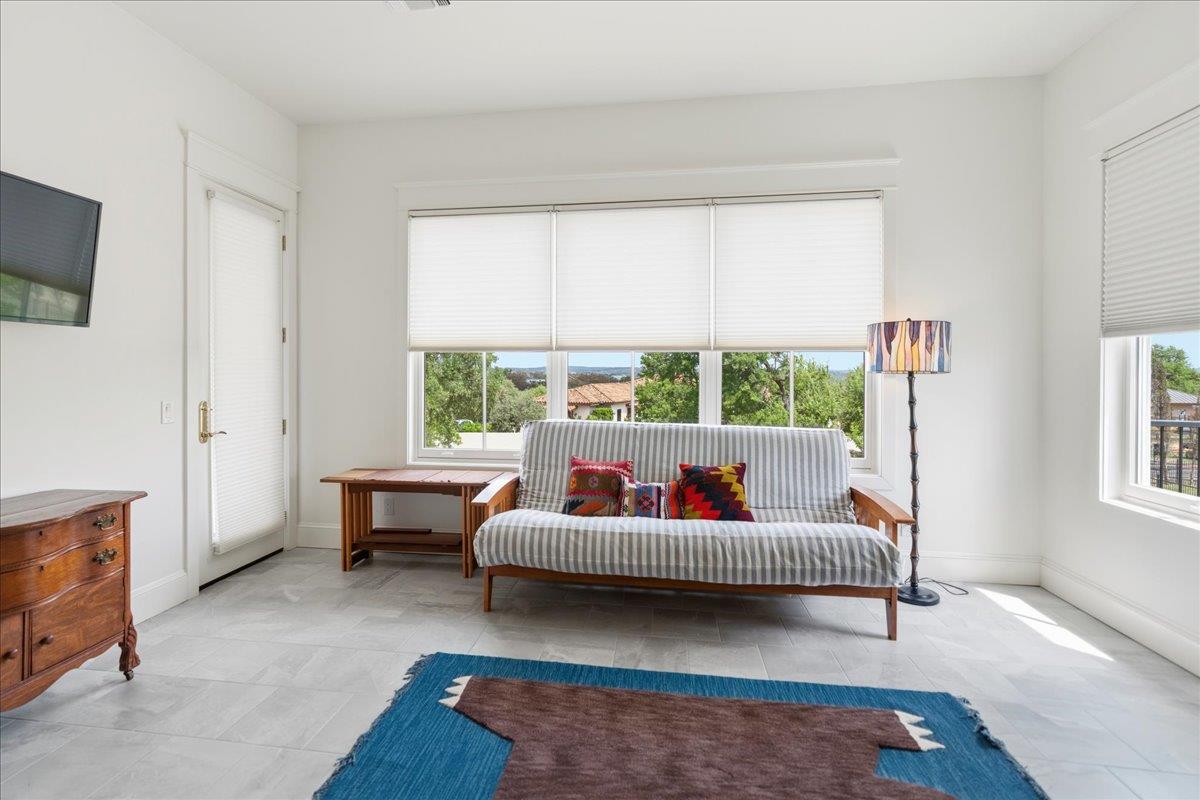 Image 28 of 33 For 829 Kings Point Dr