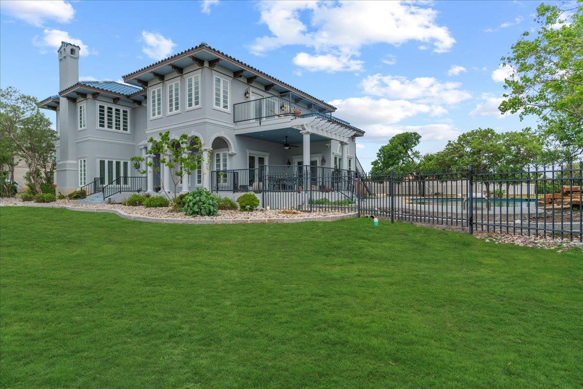 Image 3 of 33 For 829 Kings Point Dr