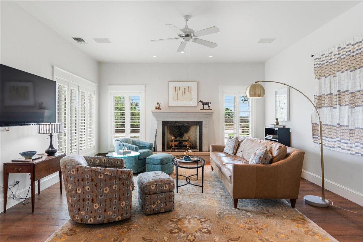 Image 7 of 33 For 829 Kings Point Dr