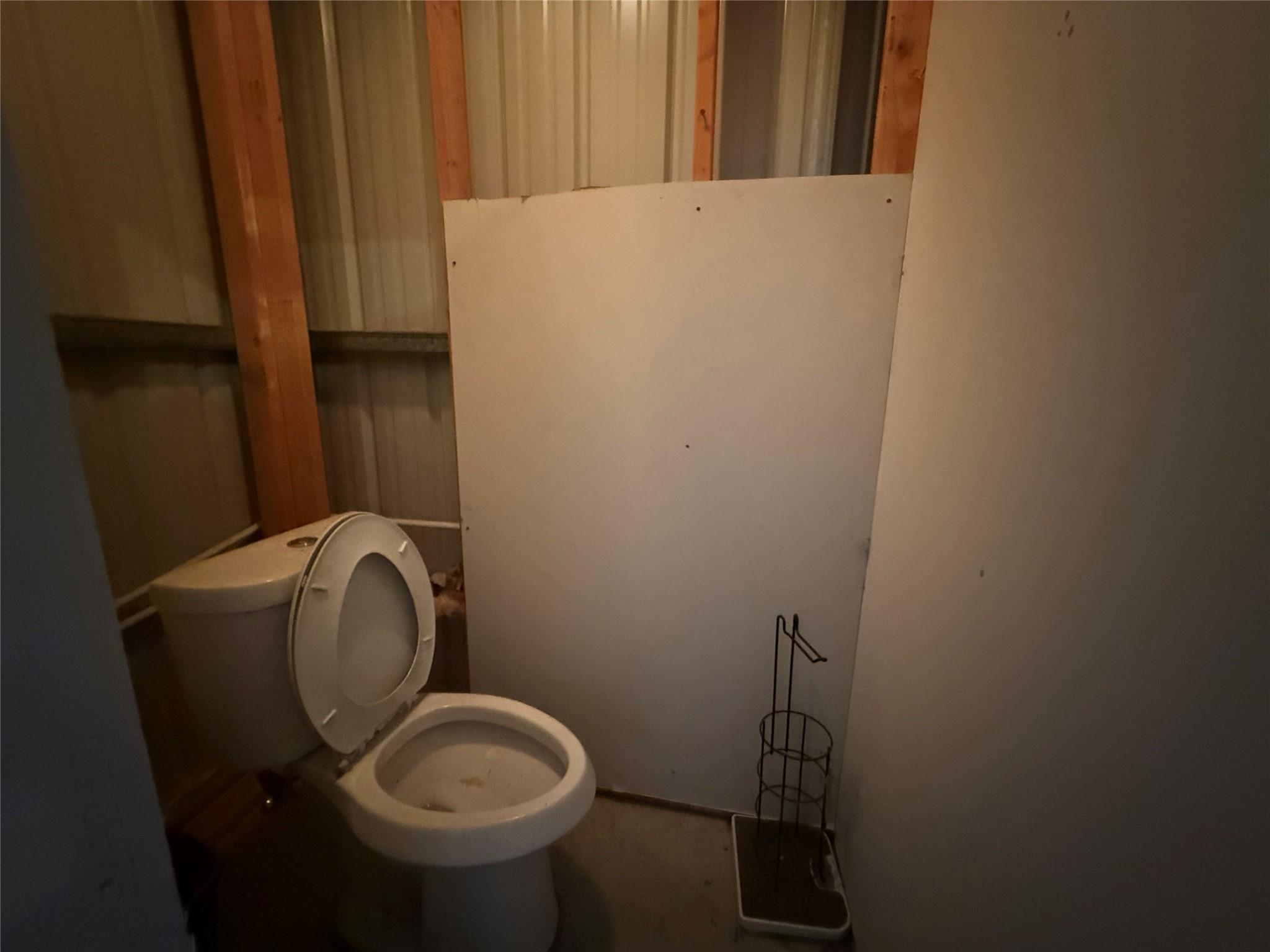 Image 11 of 17 For 386 Old Colony Rd