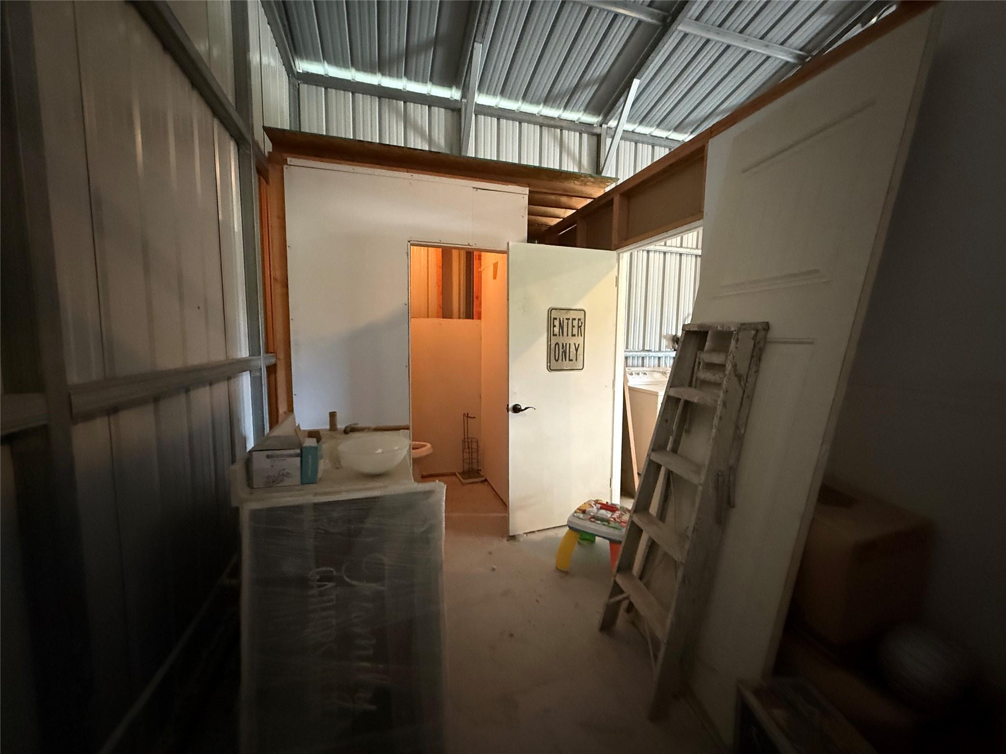 Image 12 of 17 For 386 Old Colony Rd