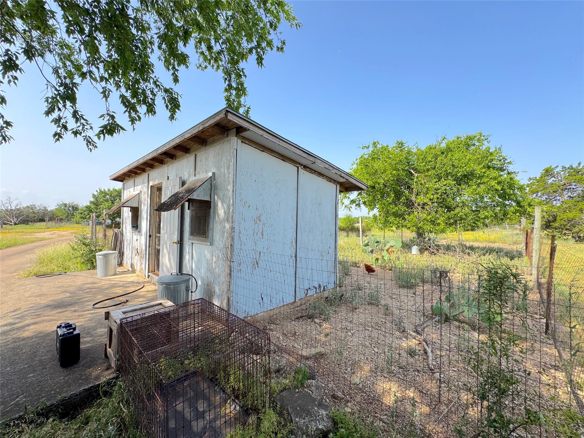 Image 11 of 39 For 12055 Rebecca Creek Rd