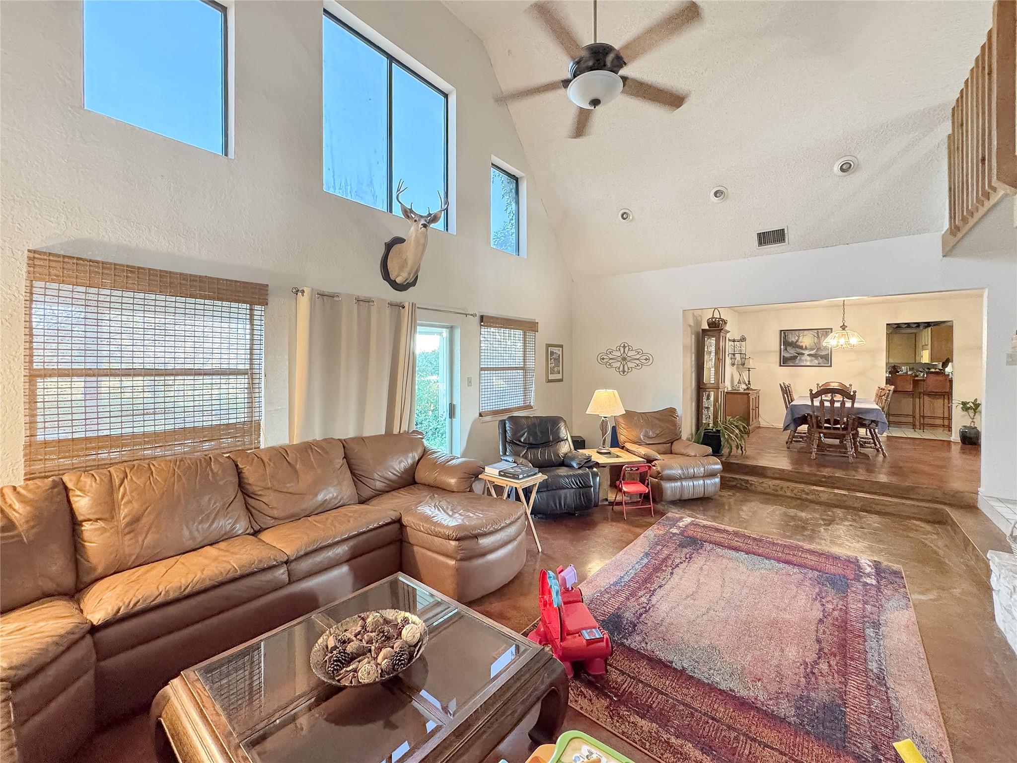 Image 21 of 39 For 12055 Rebecca Creek Rd