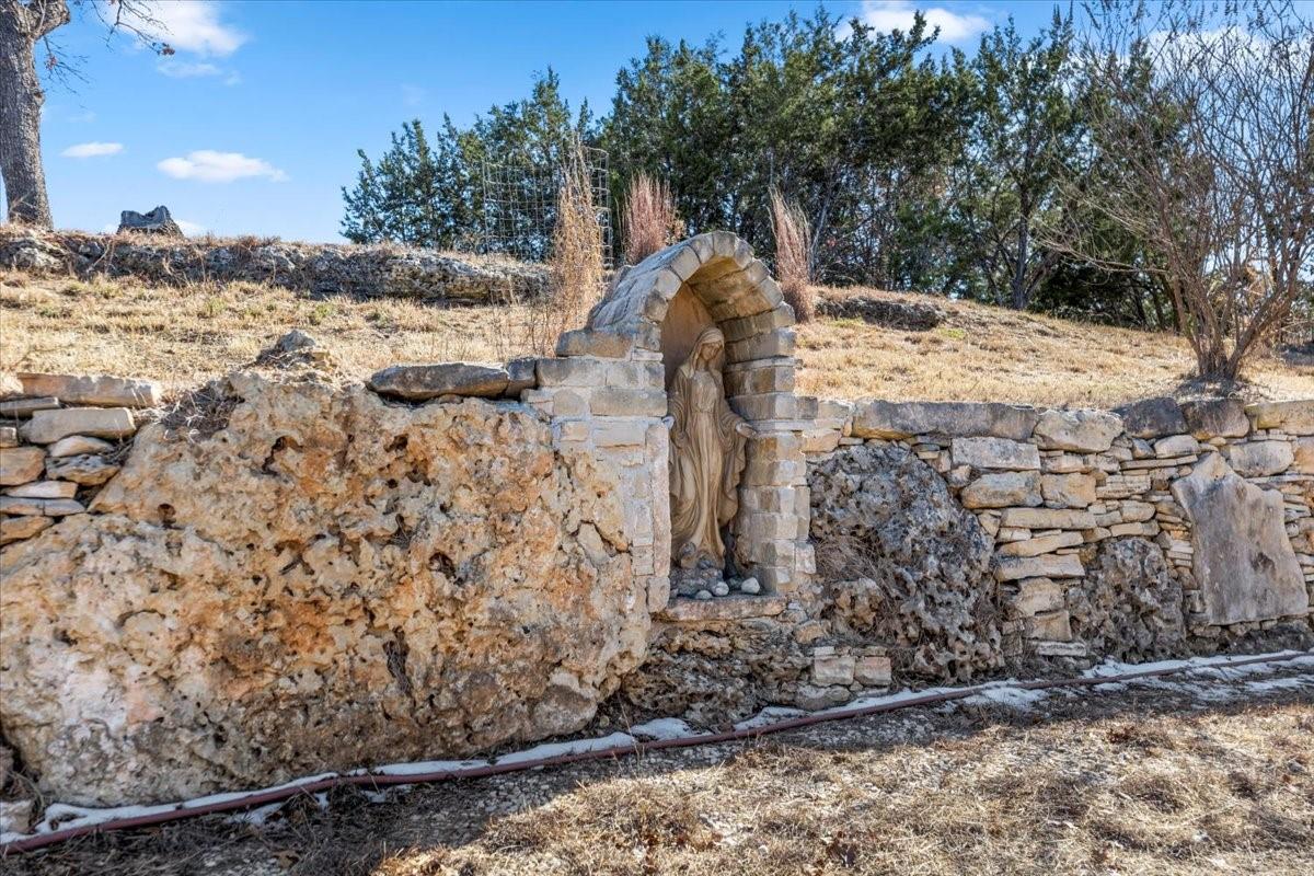 Image 32 of 40 For 272 Rocky Rd