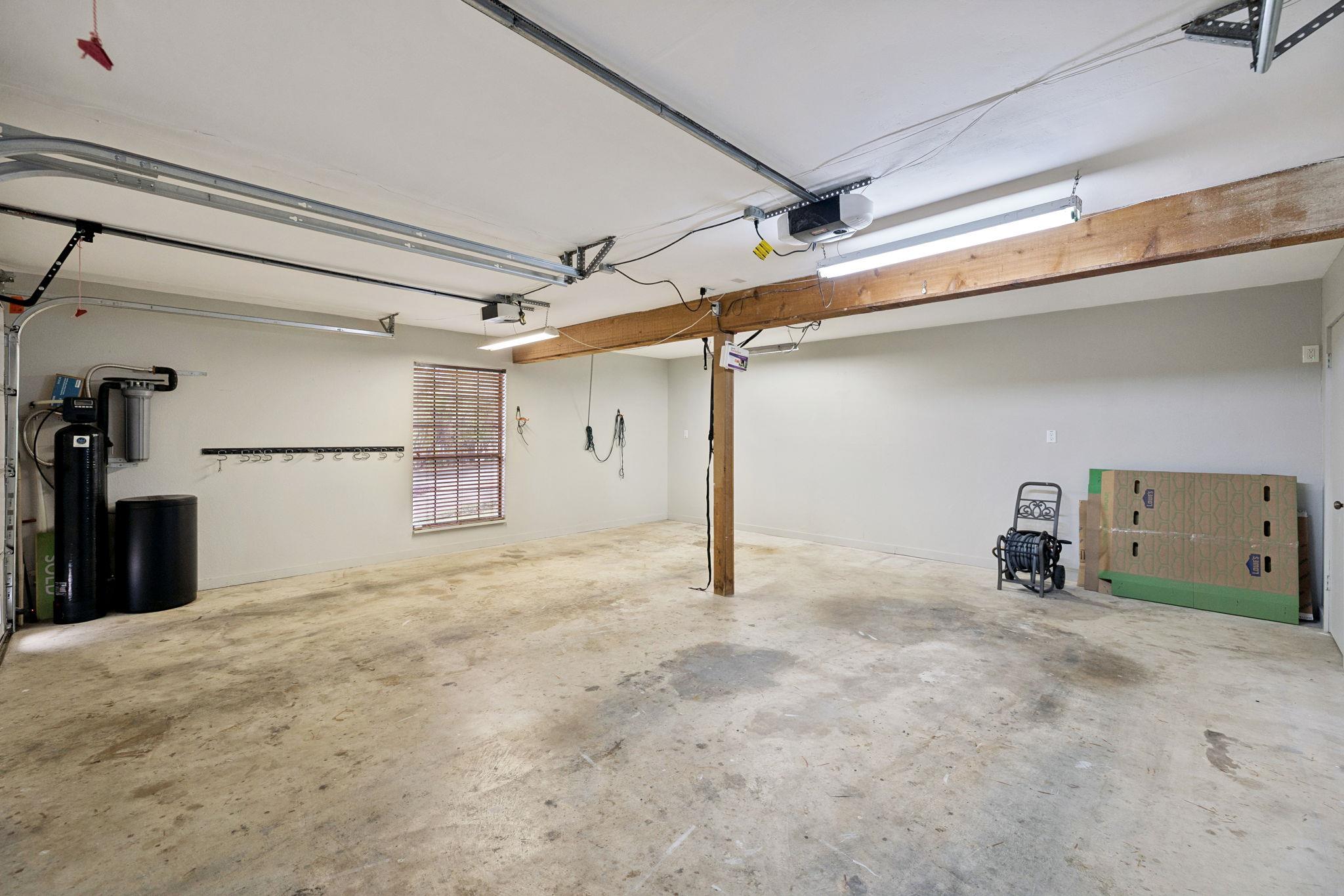 Image 25 of 35 For 7435 Hummingbird Hill Ln