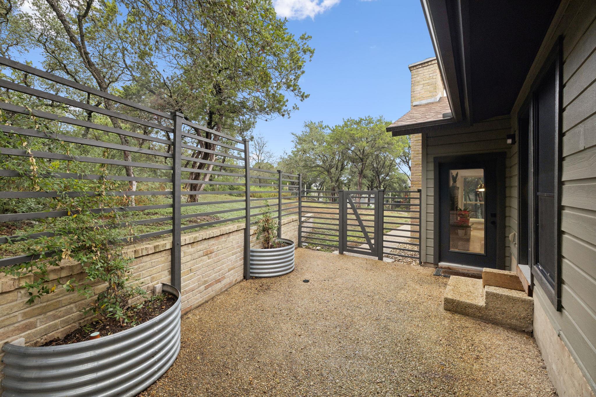 Image 31 of 35 For 7435 Hummingbird Hill Ln