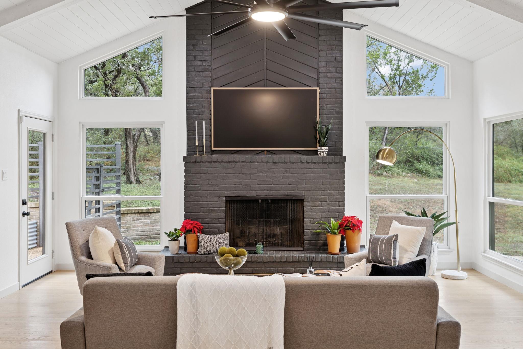 Image 6 of 35 For 7435 Hummingbird Hill Ln