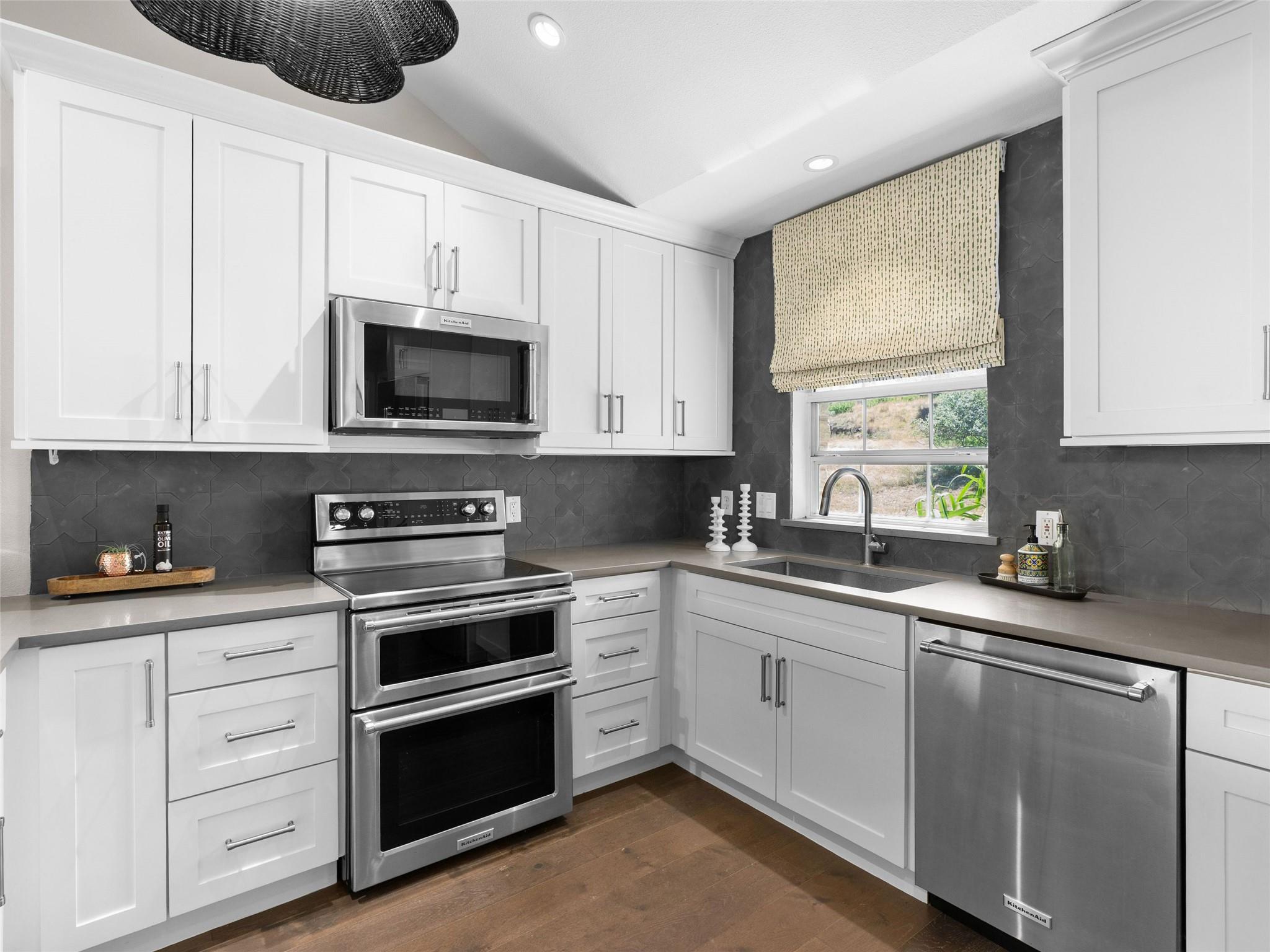 Image 11 of 40 For 321 Village View Dr