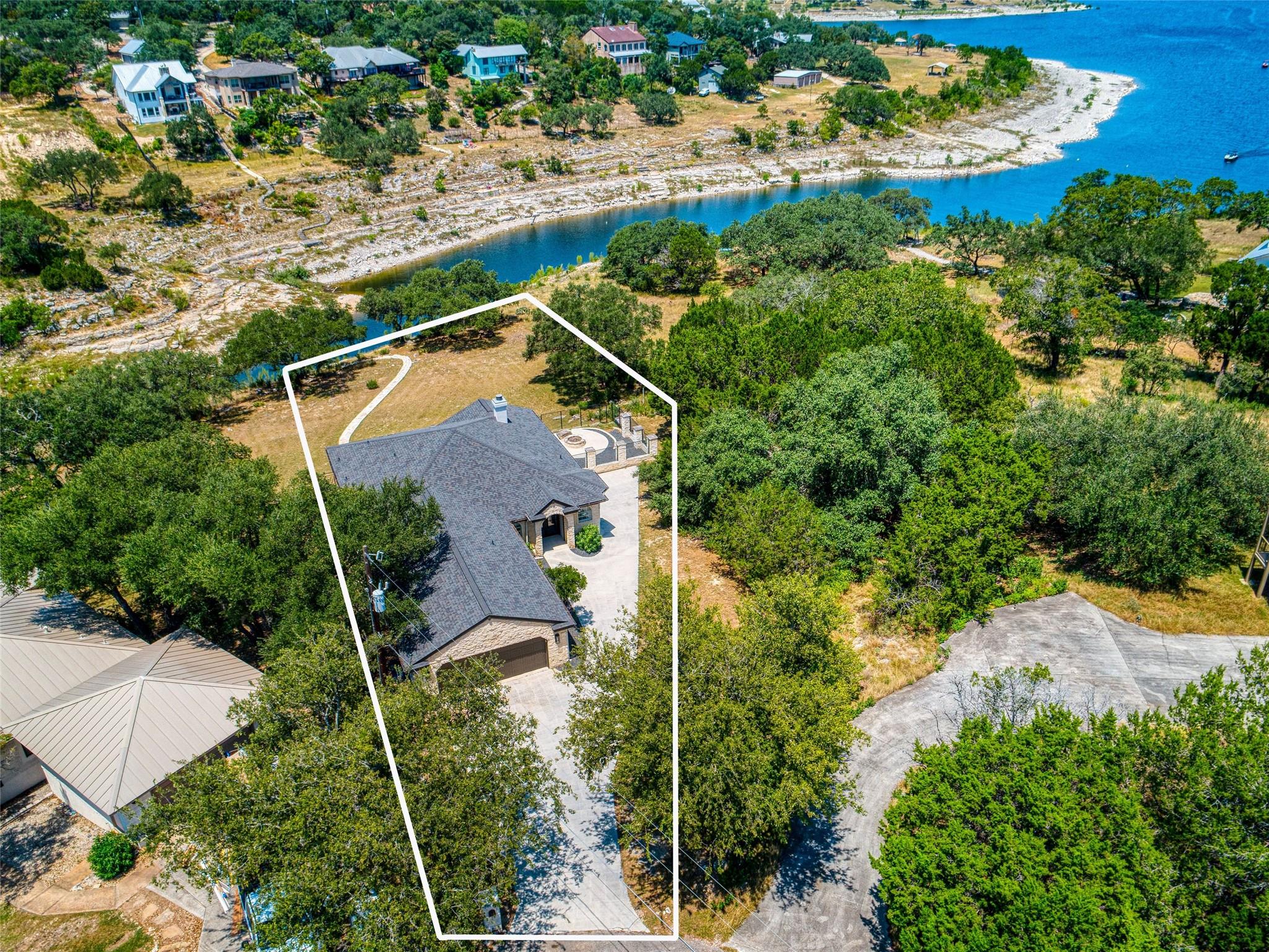Image 3 of 40 For 321 Village View Dr