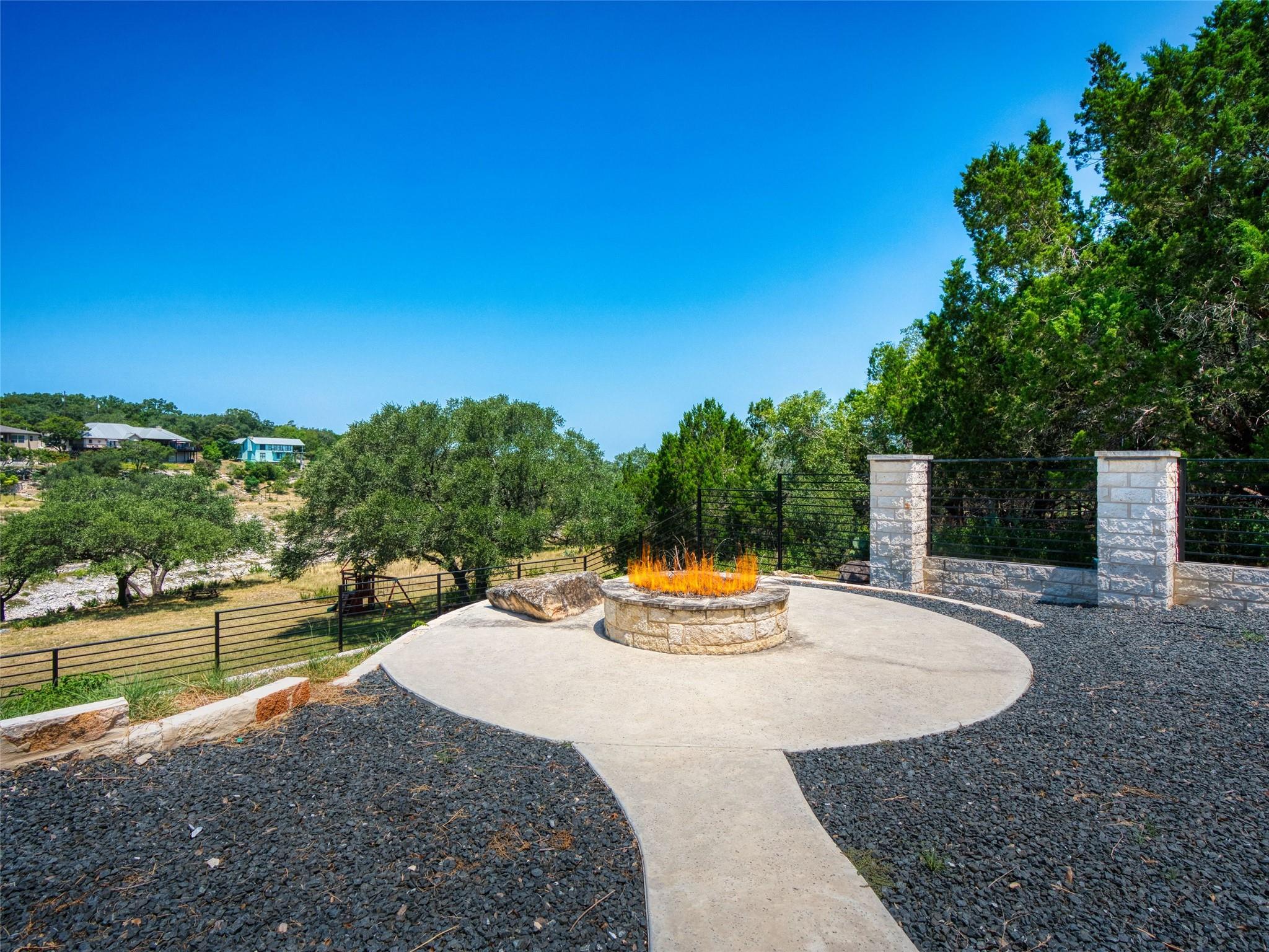 Image 33 of 40 For 321 Village View Dr