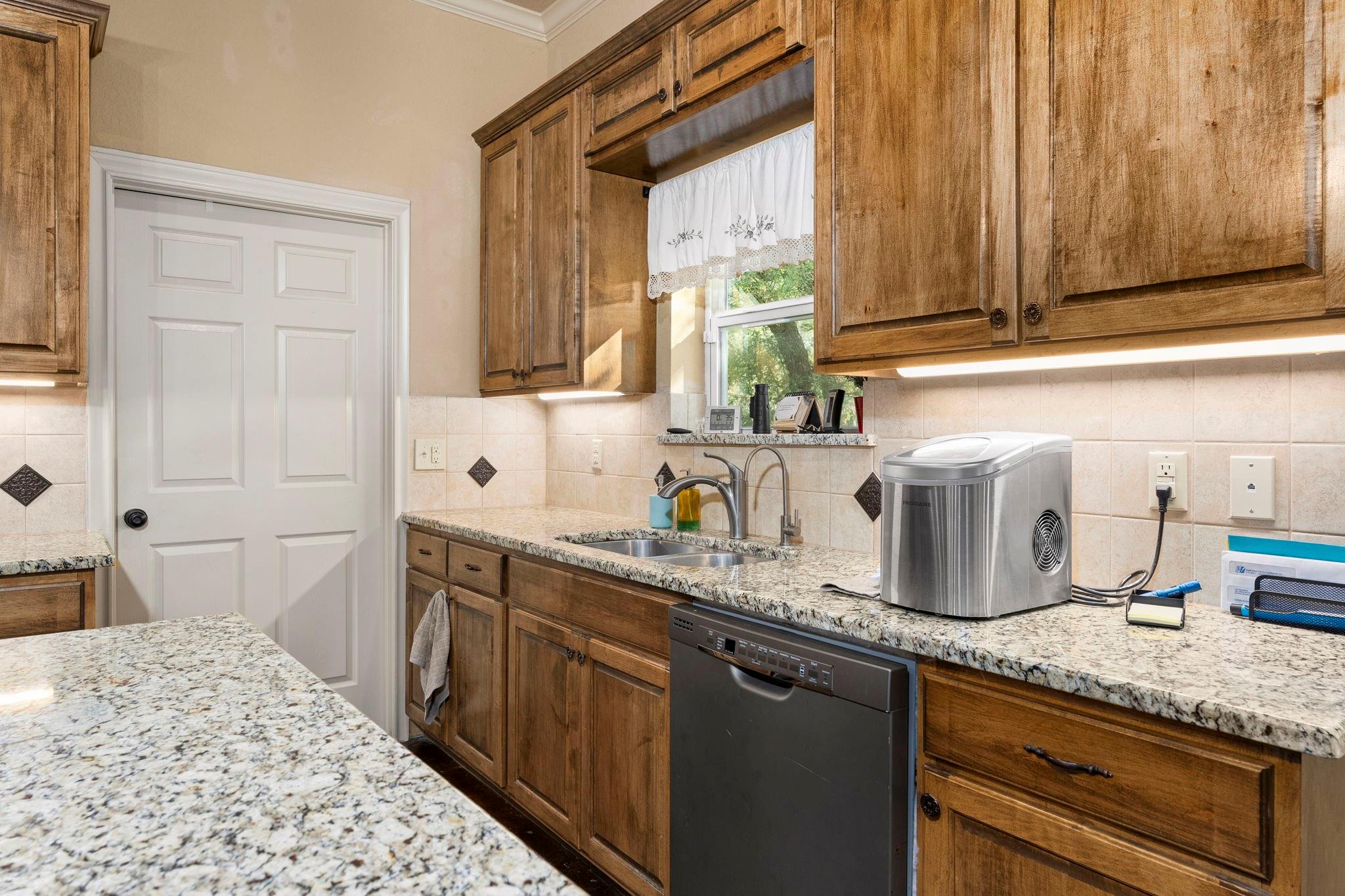 Image 12 of 40 For 200 Creekwood Ct