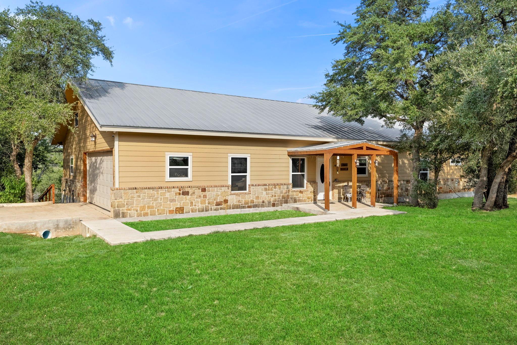 Image 2 of 40 For 200 Creekwood Ct