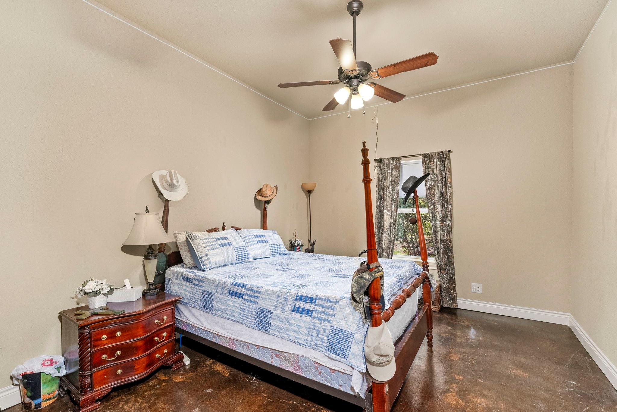 Image 21 of 40 For 200 Creekwood Ct