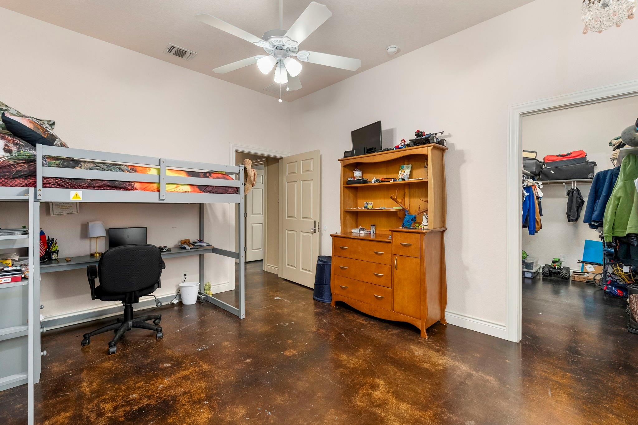 Image 24 of 40 For 200 Creekwood Ct