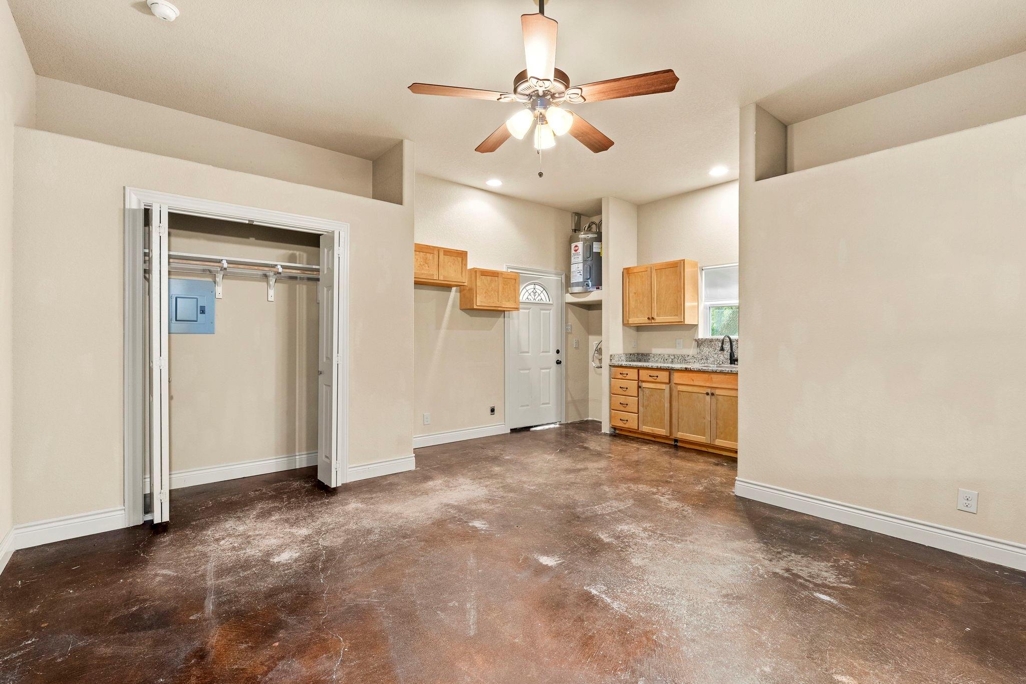Image 27 of 40 For 200 Creekwood Ct