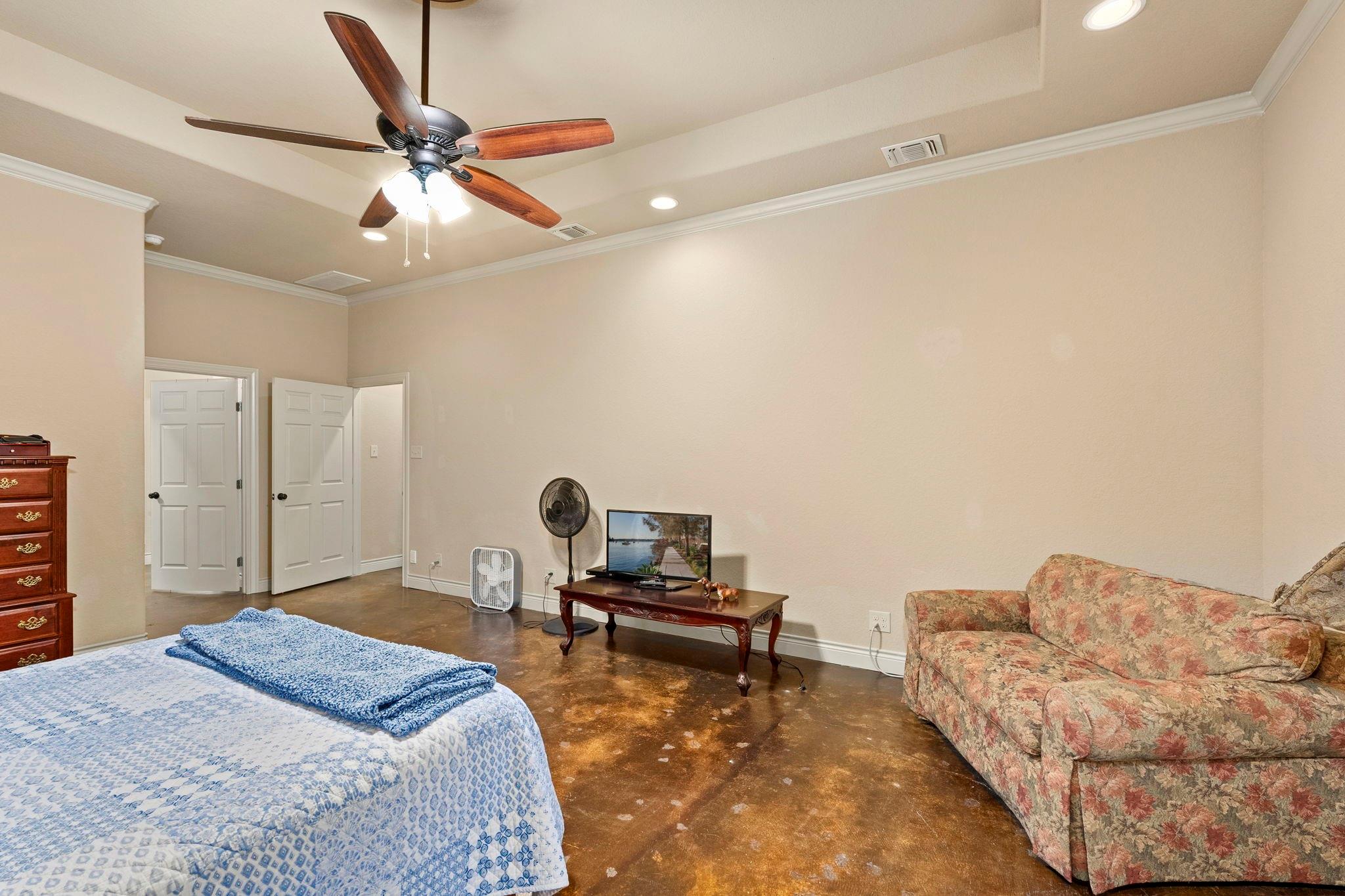 Image 30 of 40 For 200 Creekwood Ct