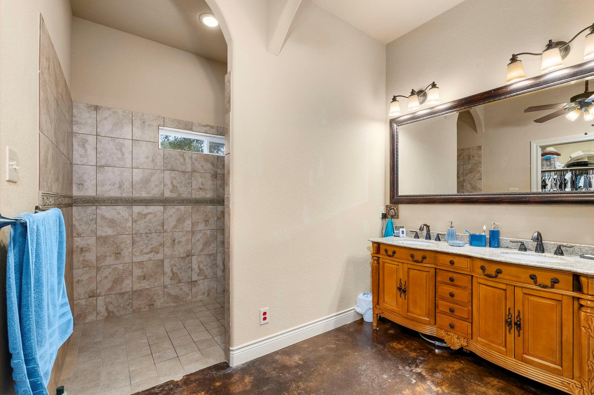 Image 31 of 40 For 200 Creekwood Ct