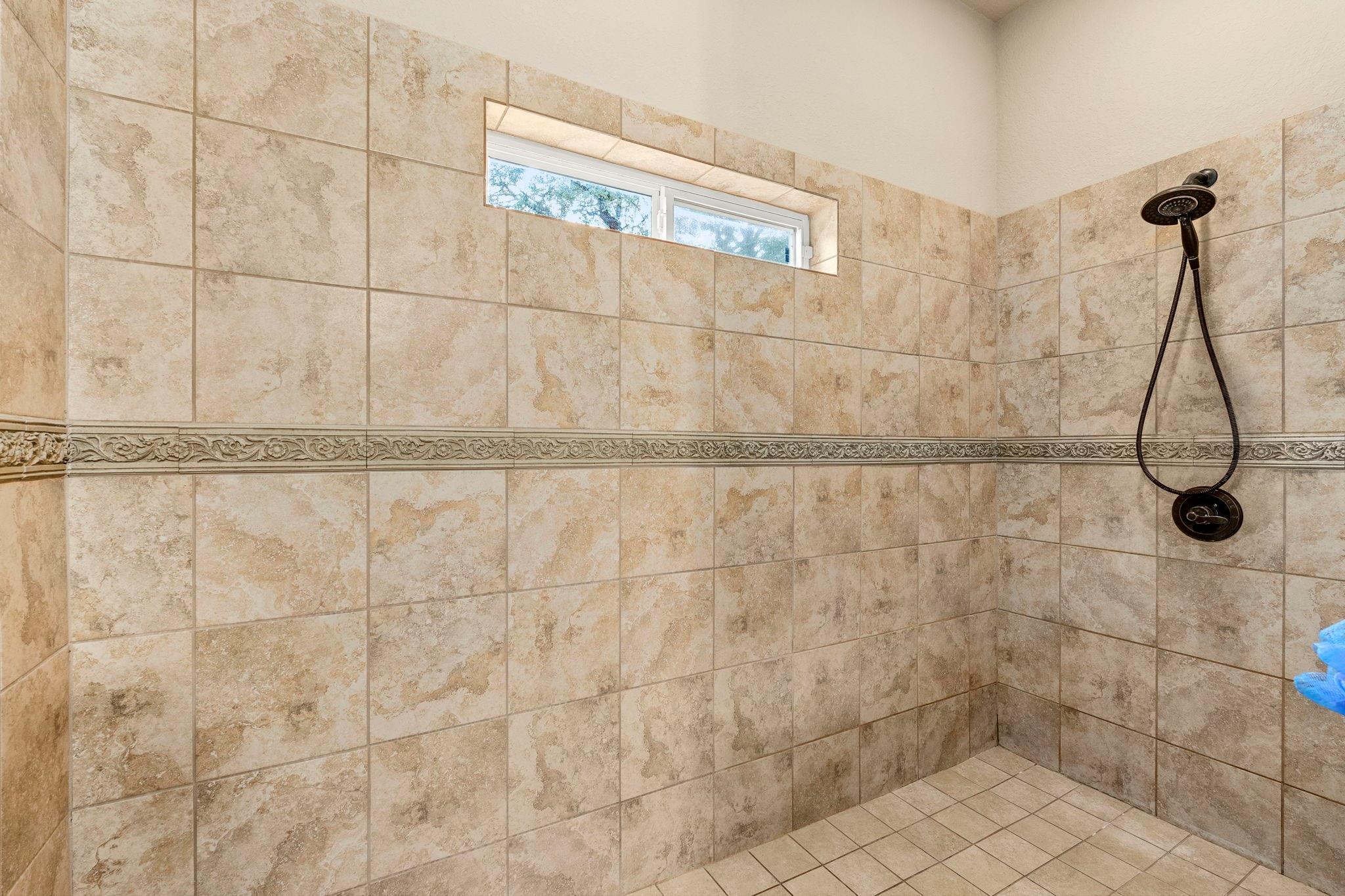 Image 32 of 40 For 200 Creekwood Ct
