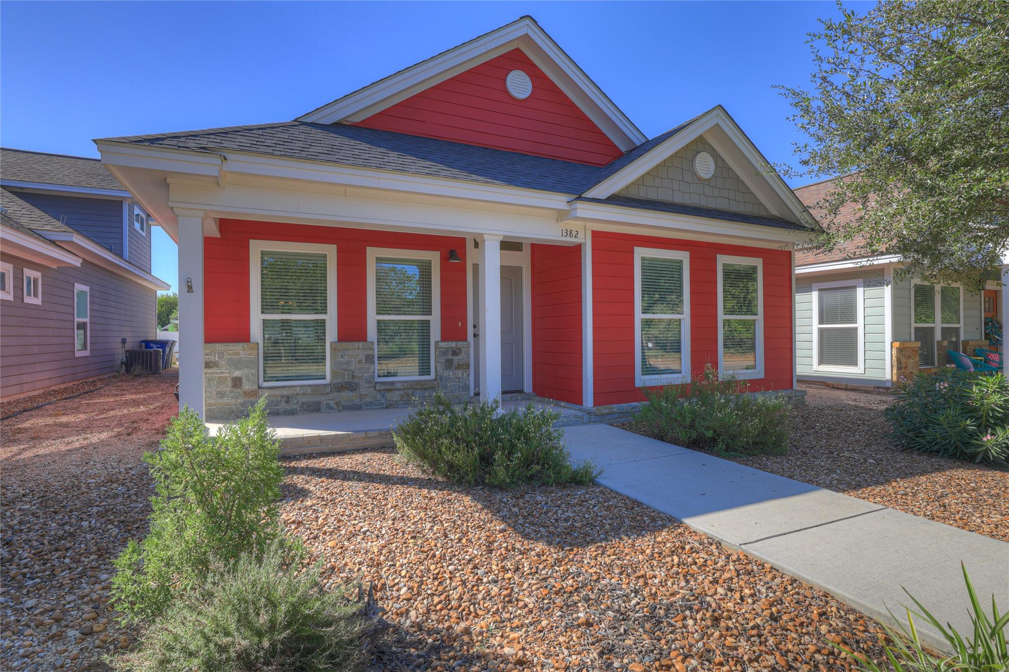 Image 2 of 23 For 1382 Hanz Dr